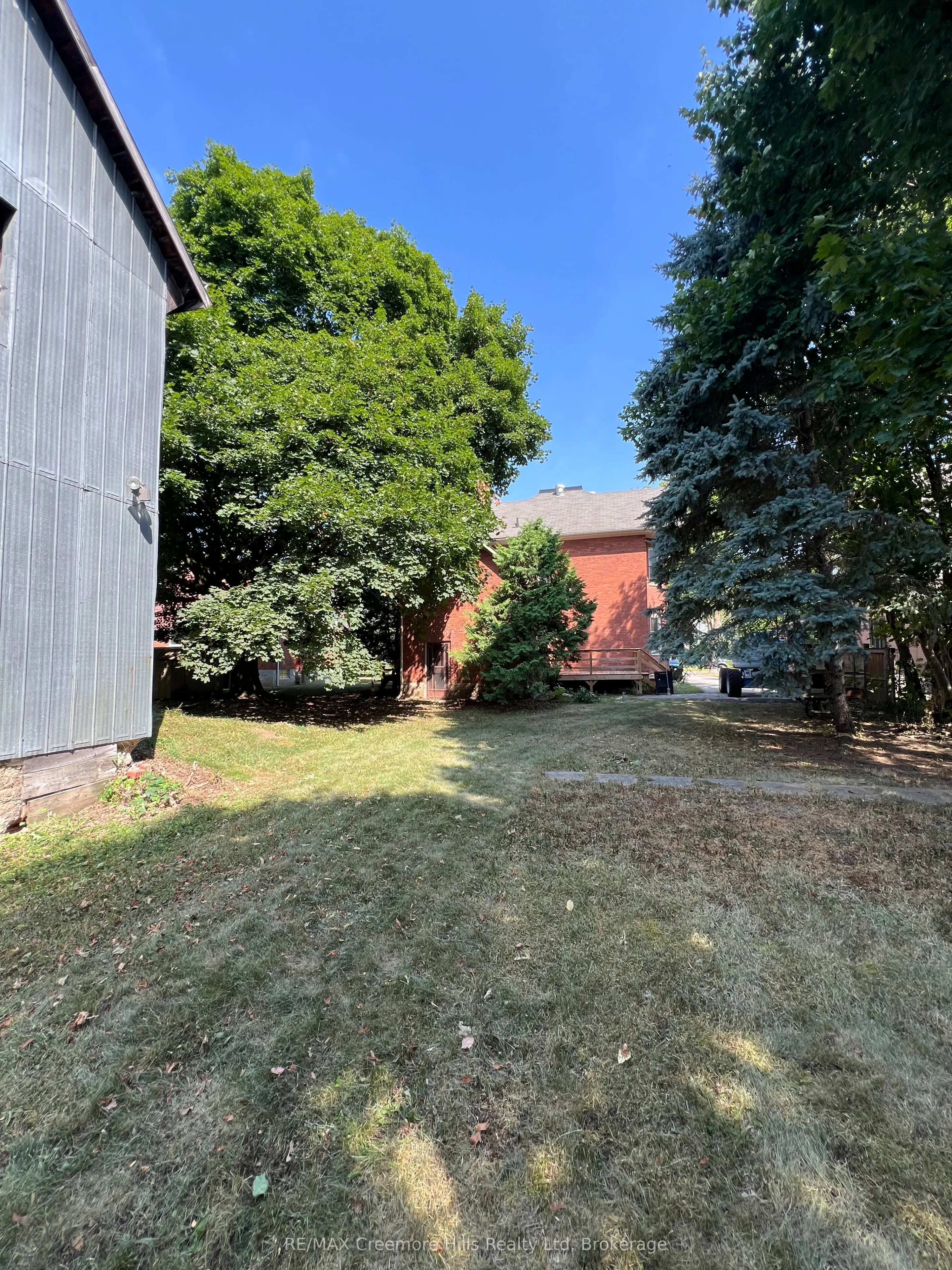 3 Wellington Street E
