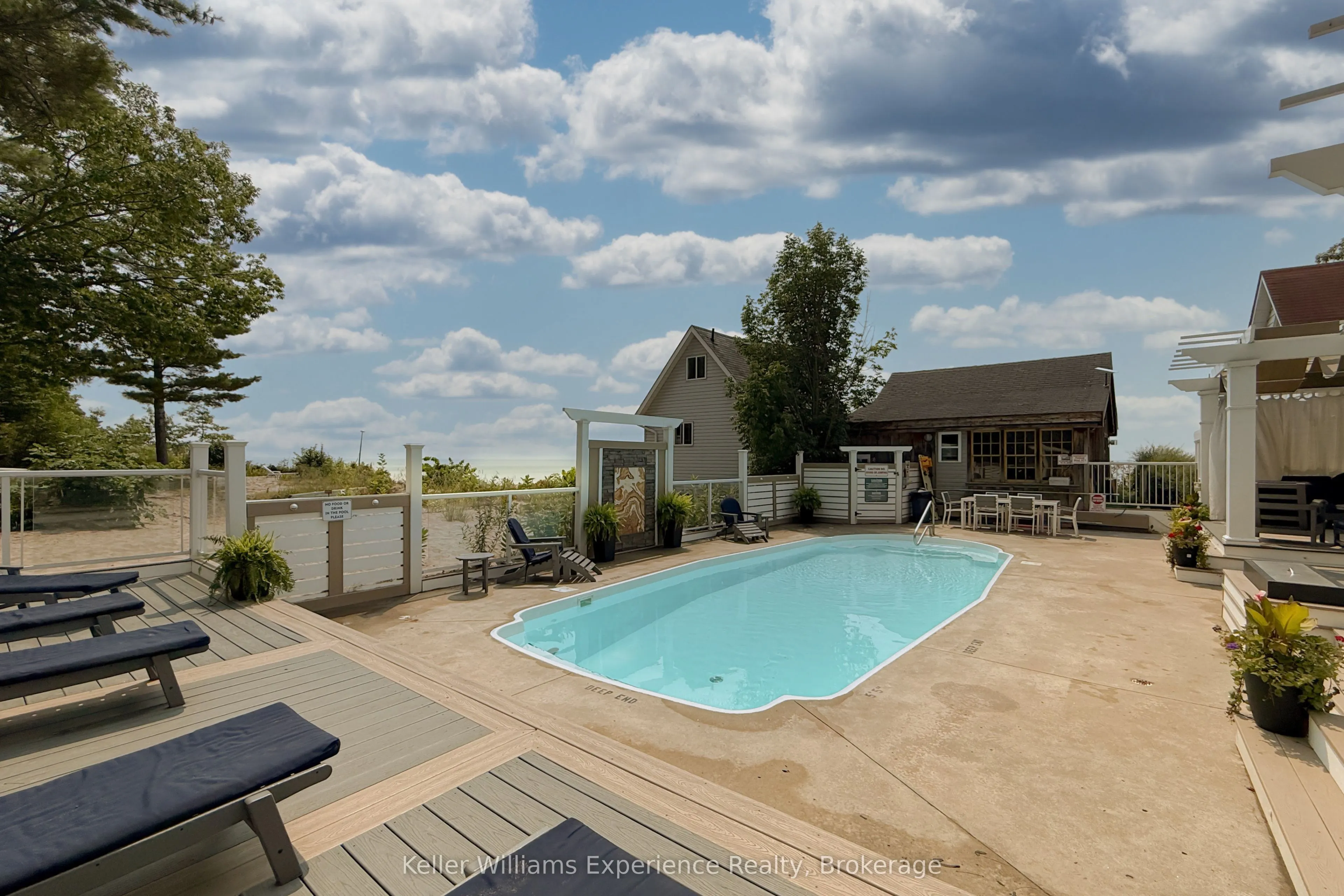739 Concession 15 Road W