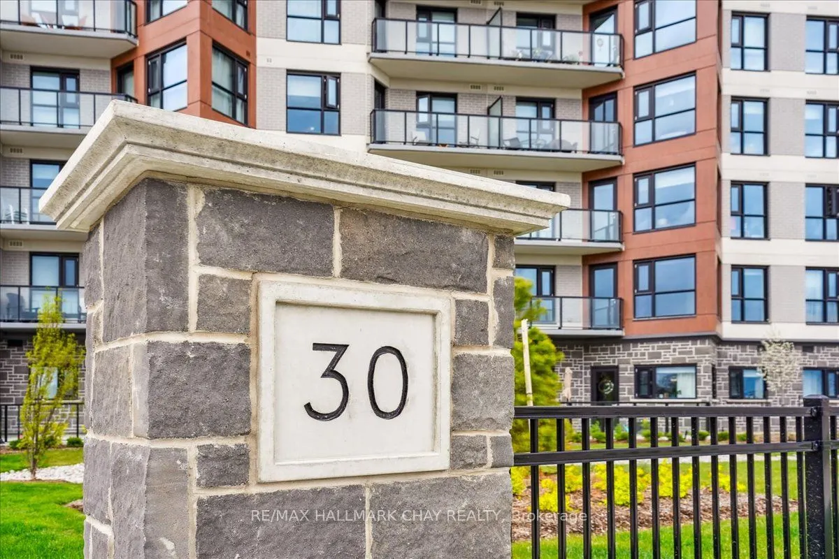 30 Hanmer Street W, #810