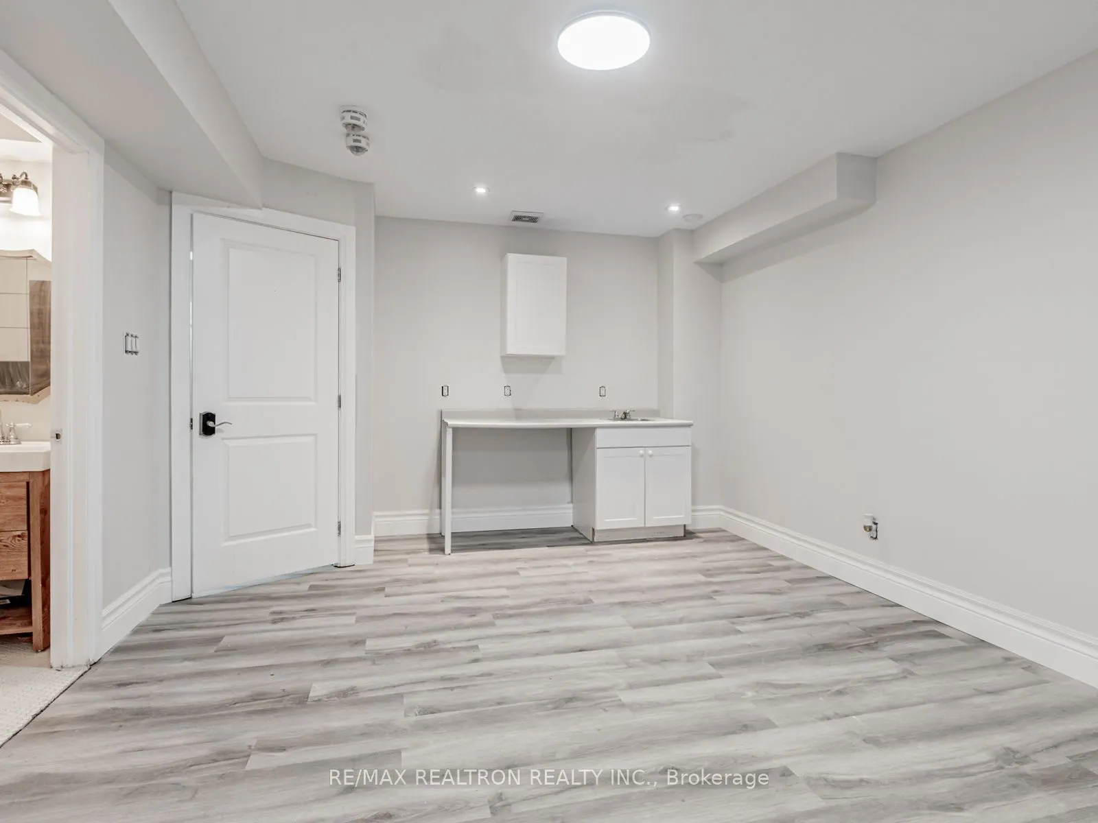 14b Ferris Lane