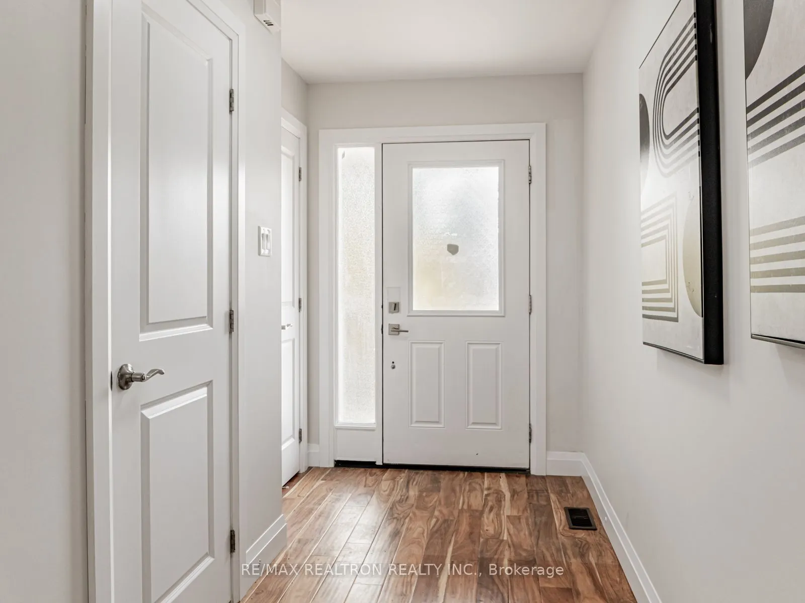 14b Ferris Lane