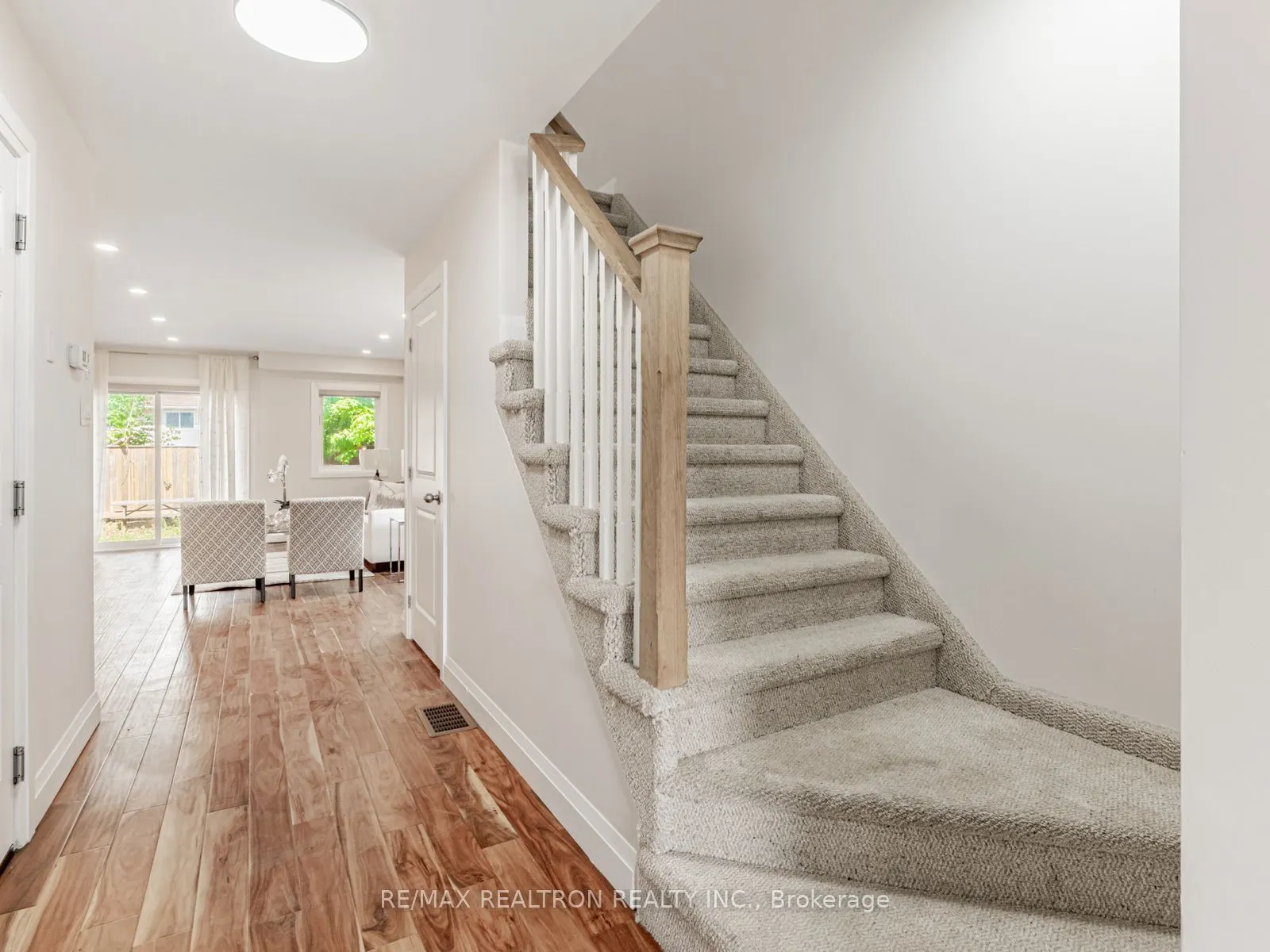 14b Ferris Lane
