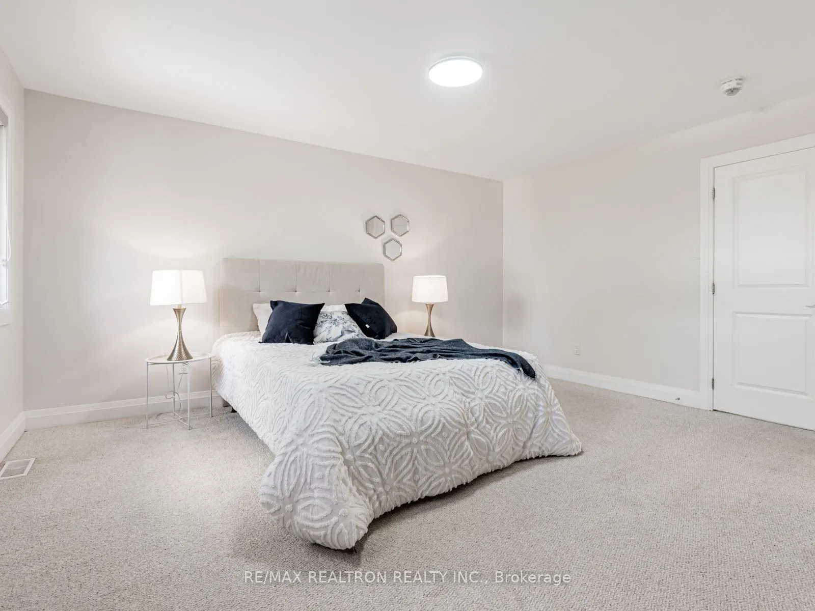 14b Ferris Lane