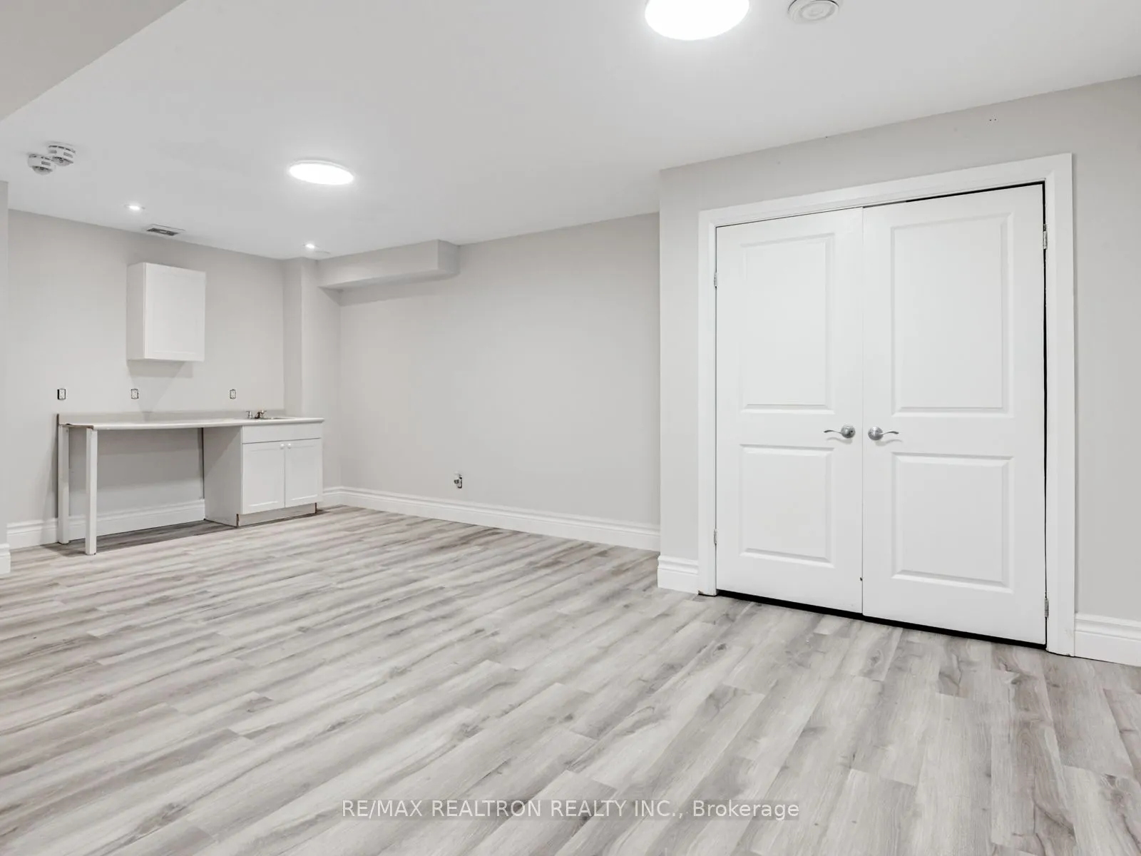 14b Ferris Lane