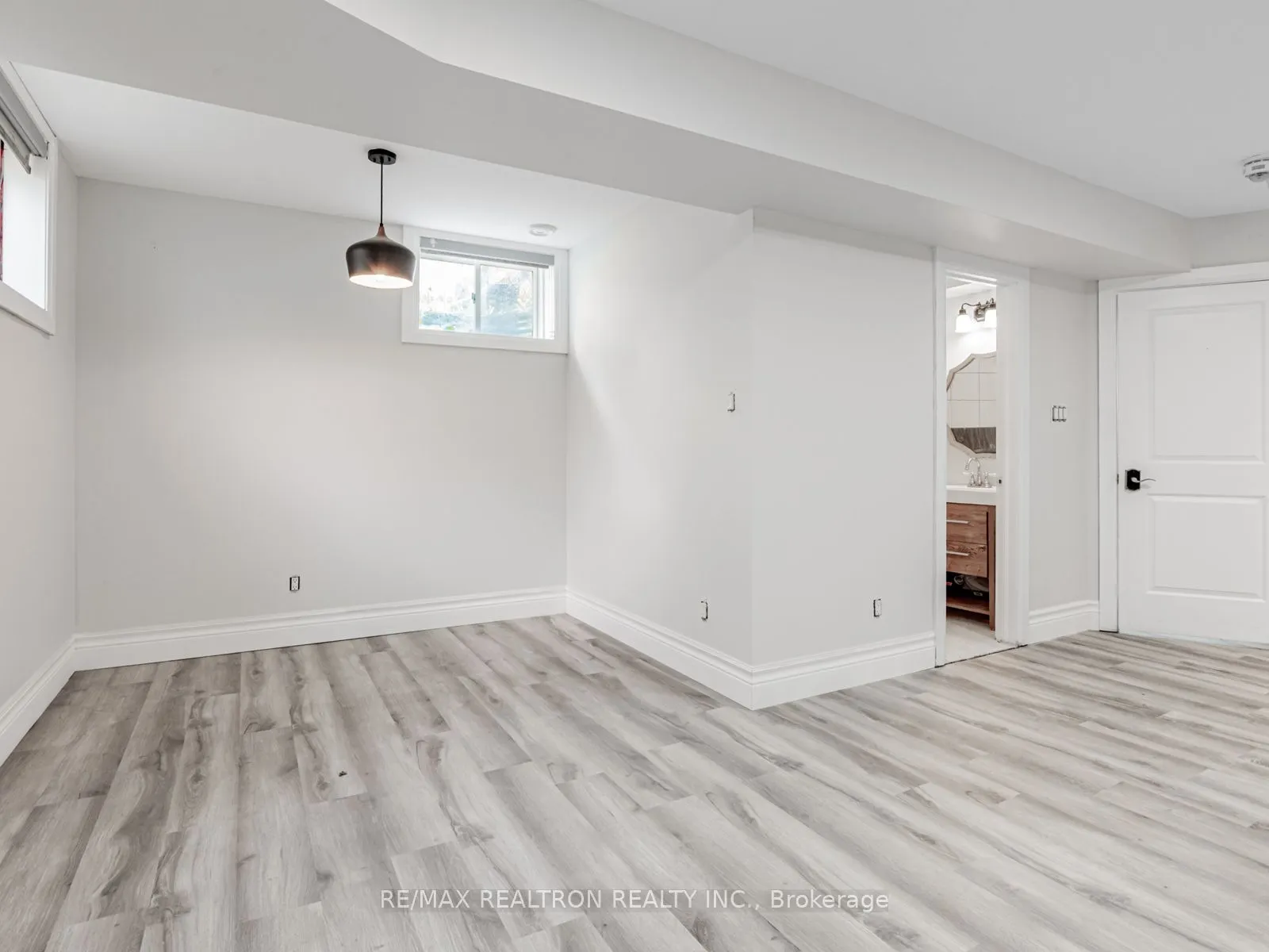 14b Ferris Lane