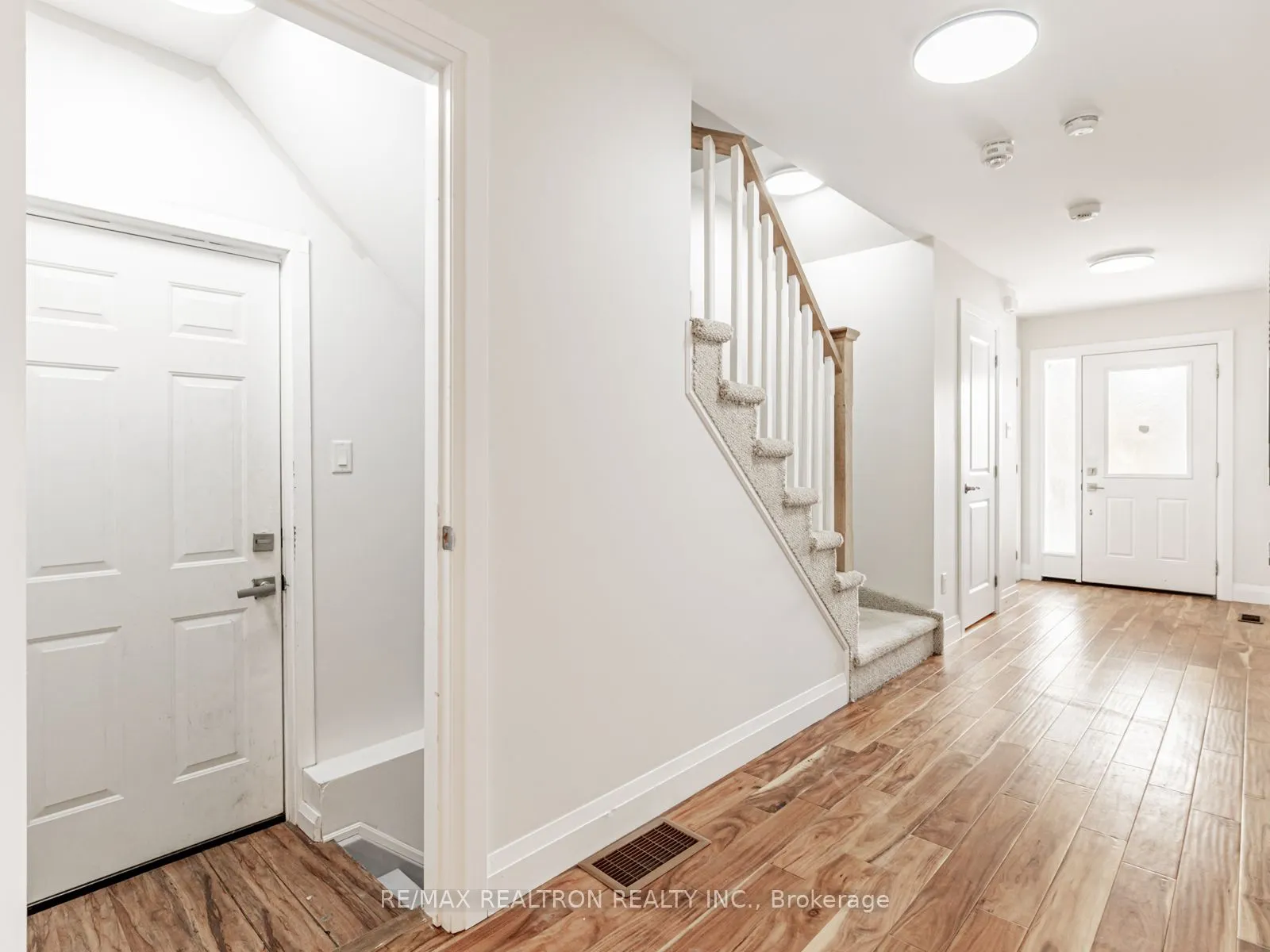 14b Ferris Lane