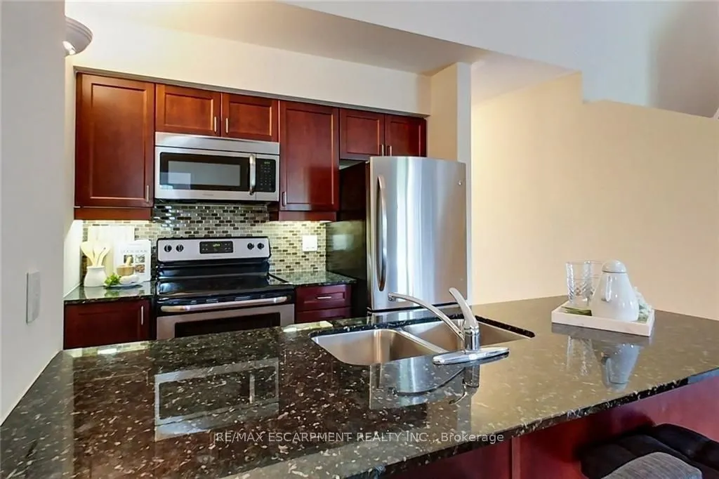 8 Brandy Lane, #302