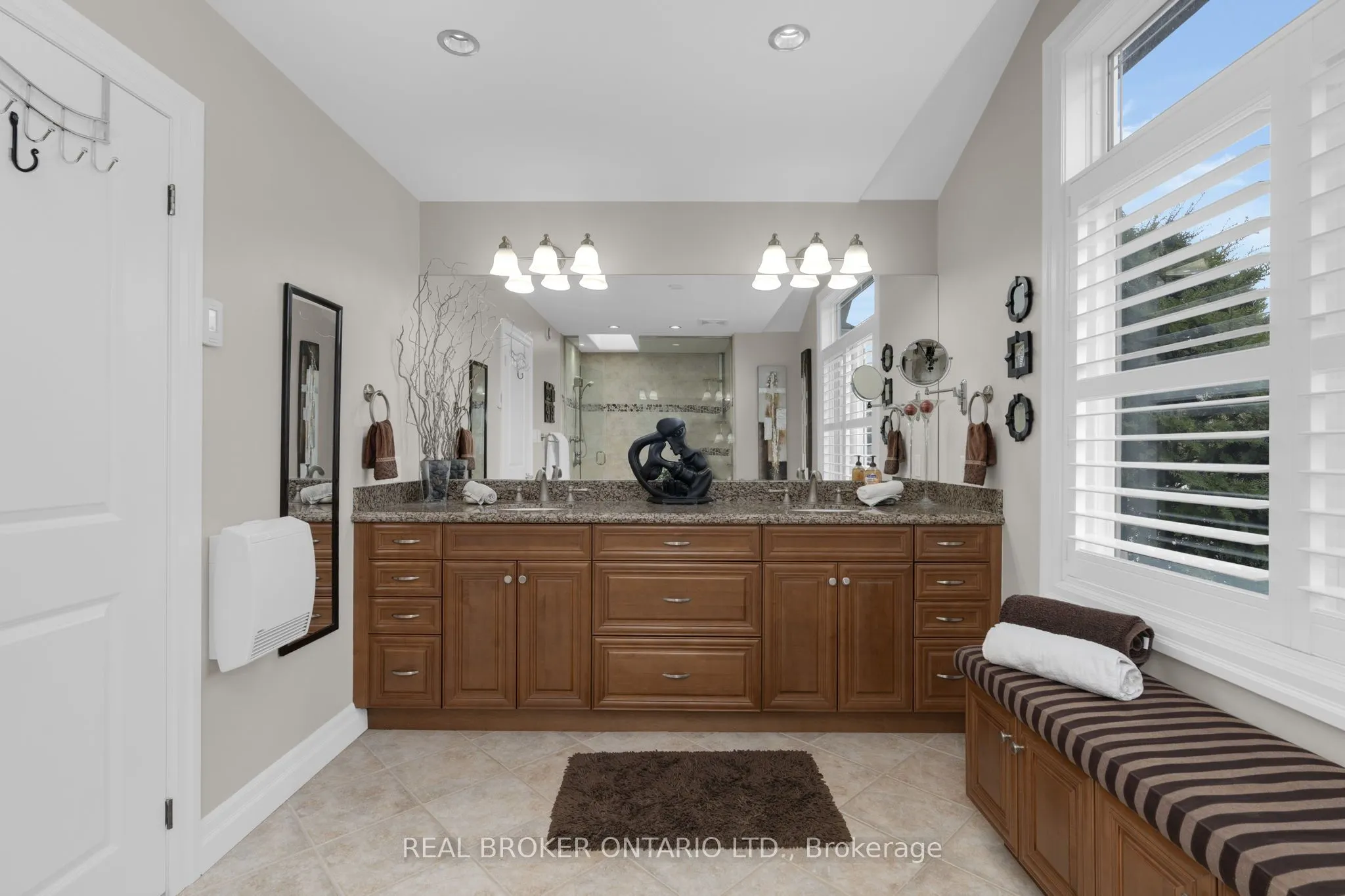 91 Lakeshore Road W