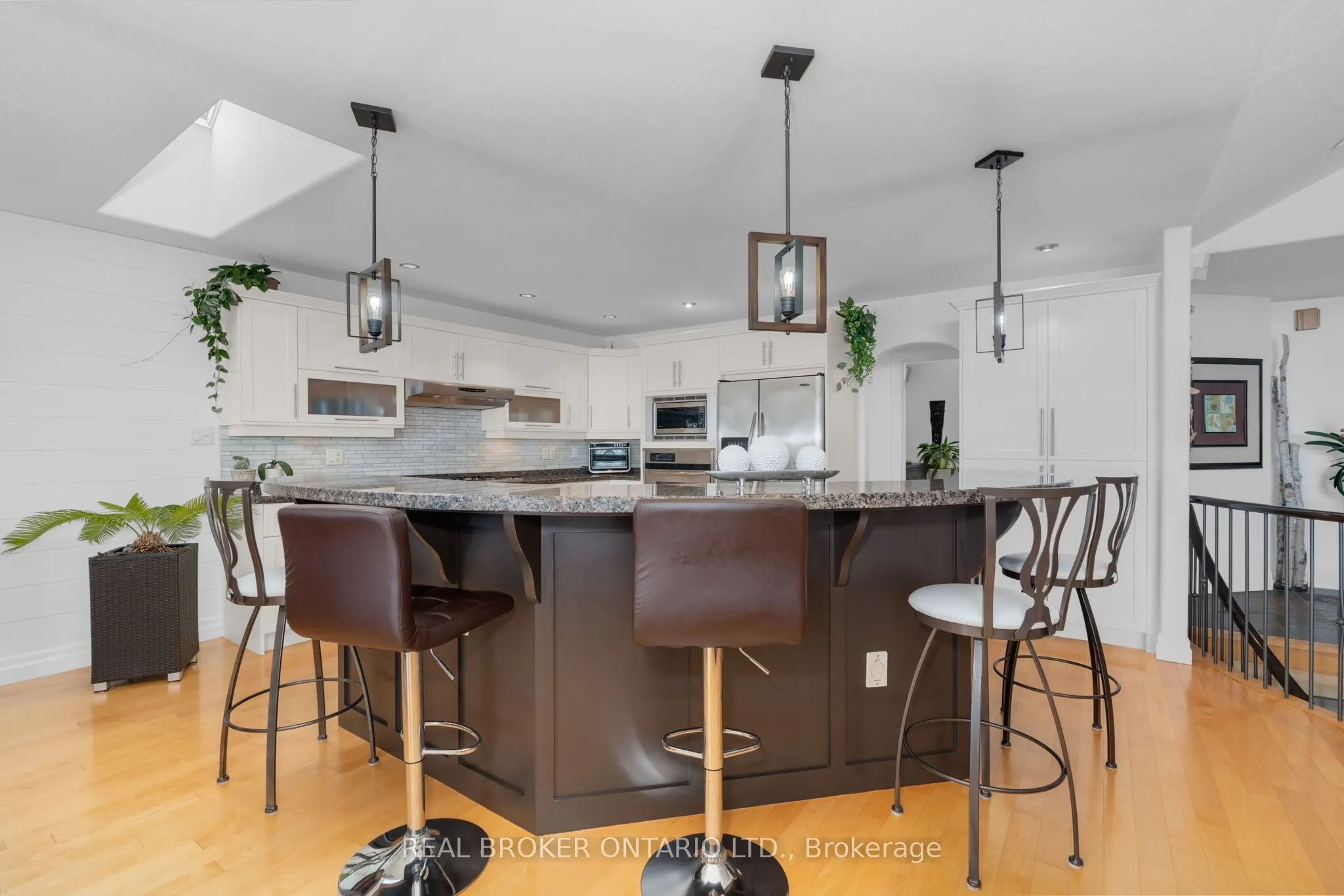 91 Lakeshore Road W