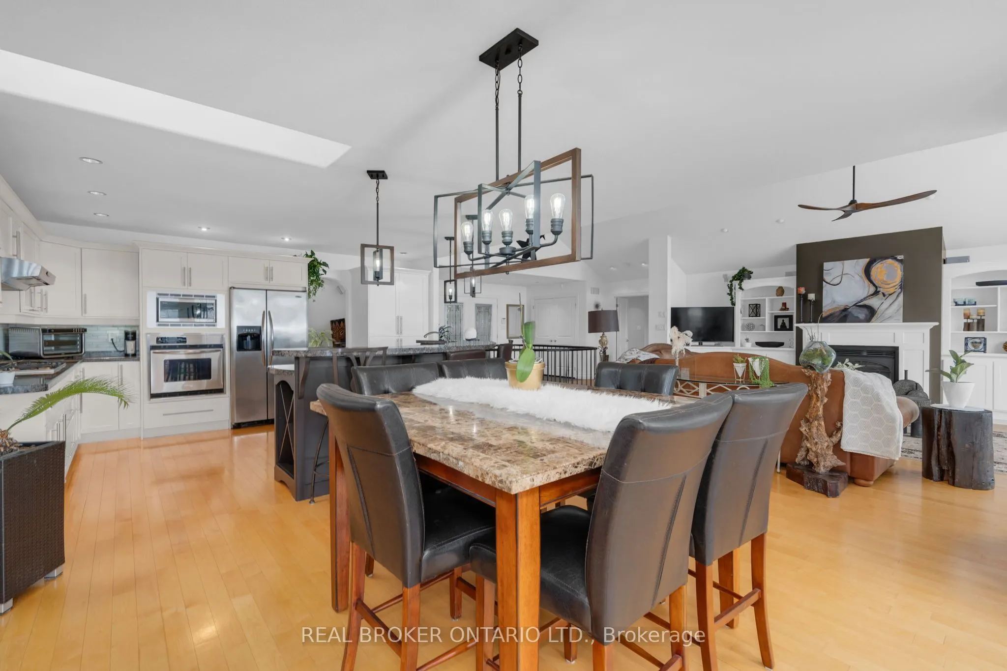 91 Lakeshore Road W