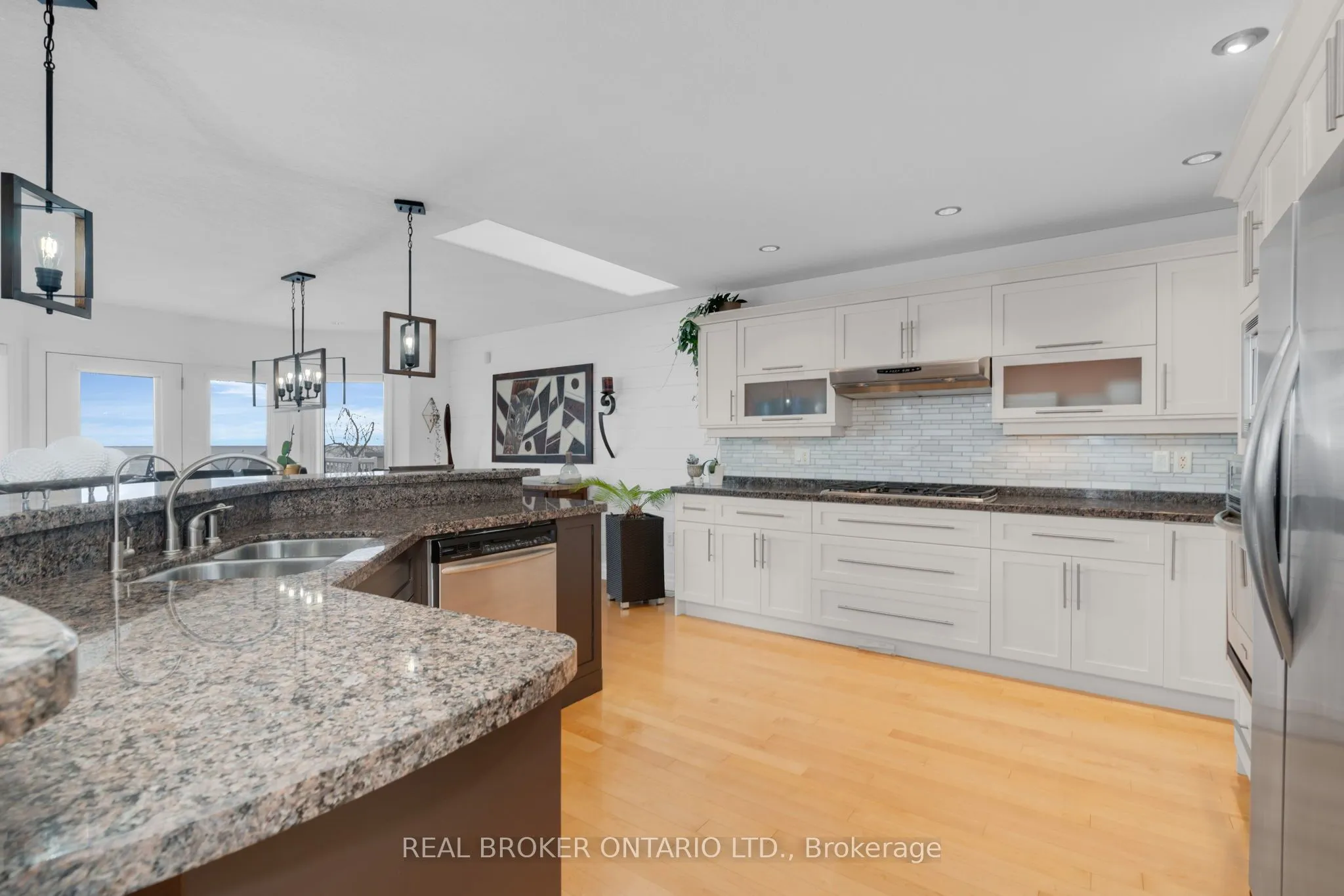 91 Lakeshore Road W