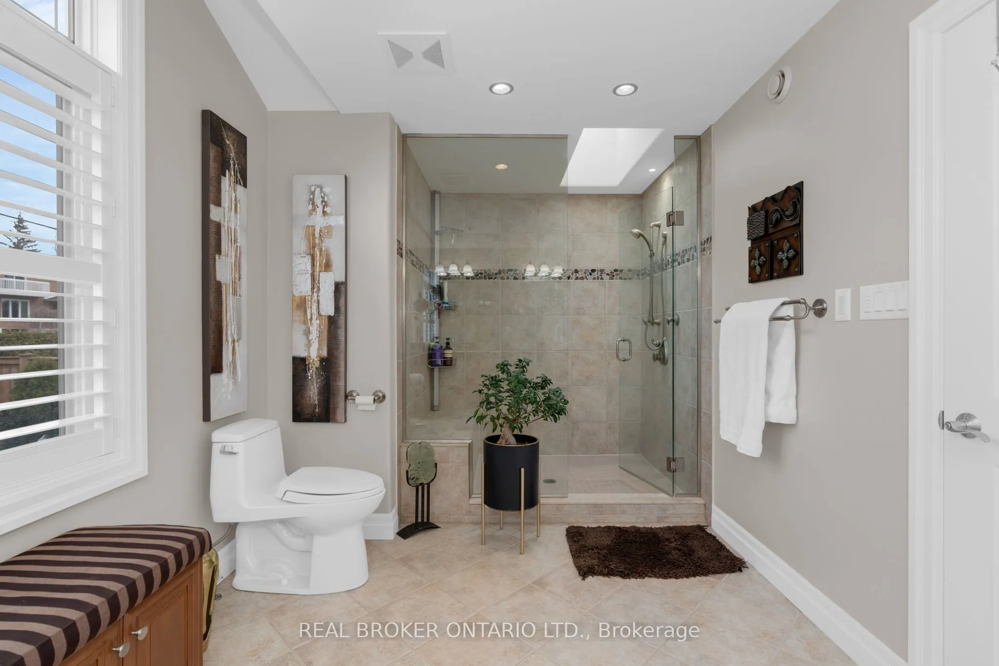 91 Lakeshore Road W