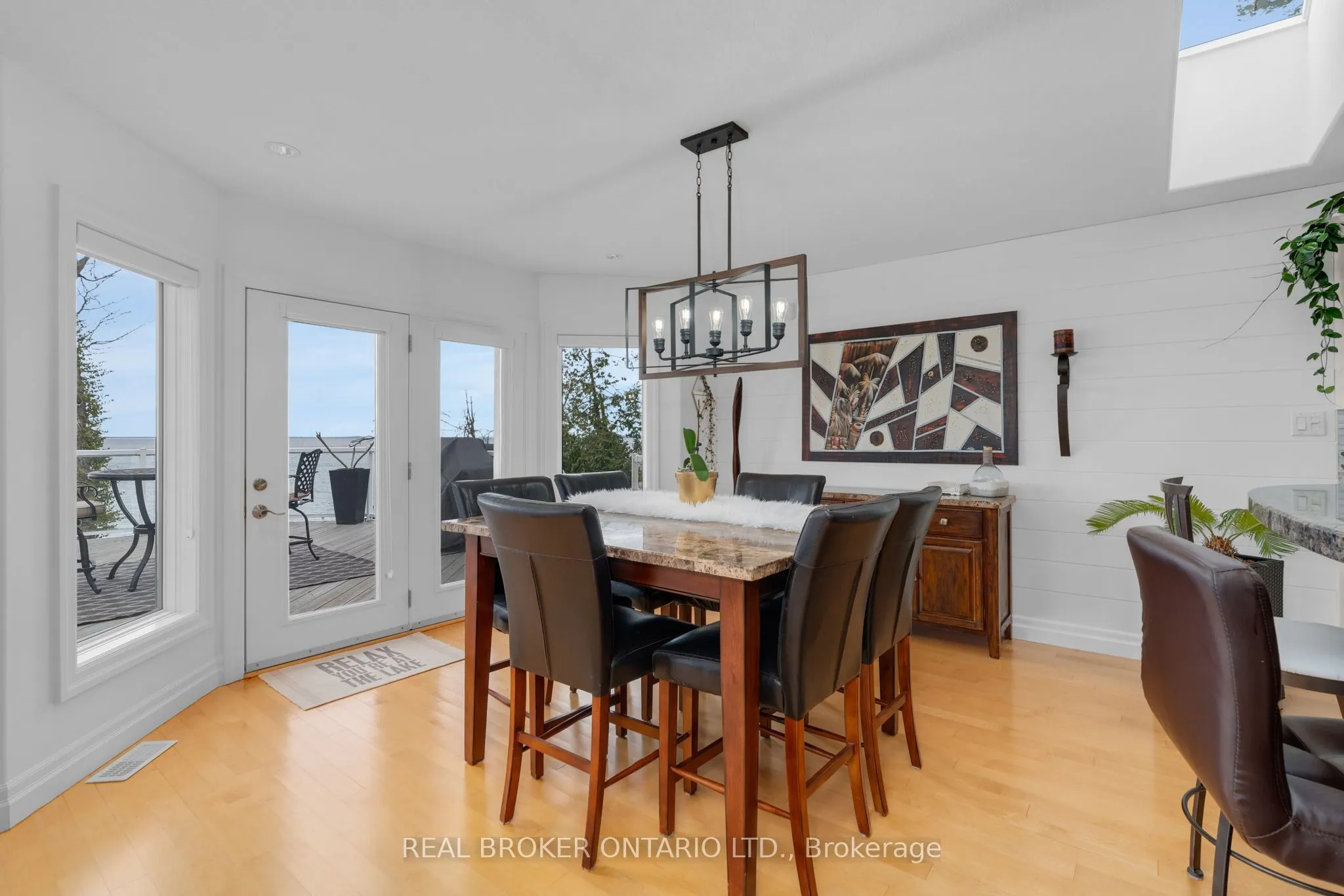 91 Lakeshore Road W