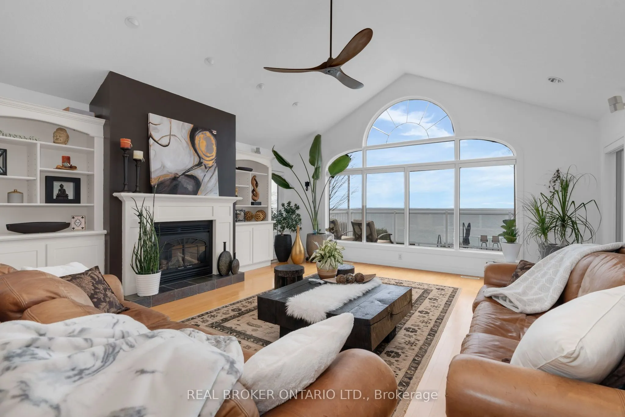 91 Lakeshore Road W