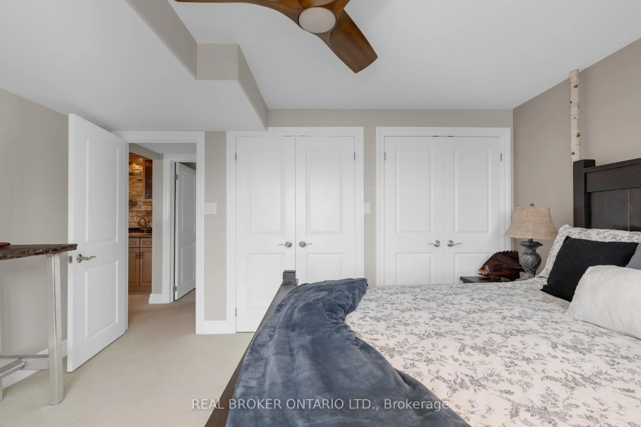 91 Lakeshore Road W