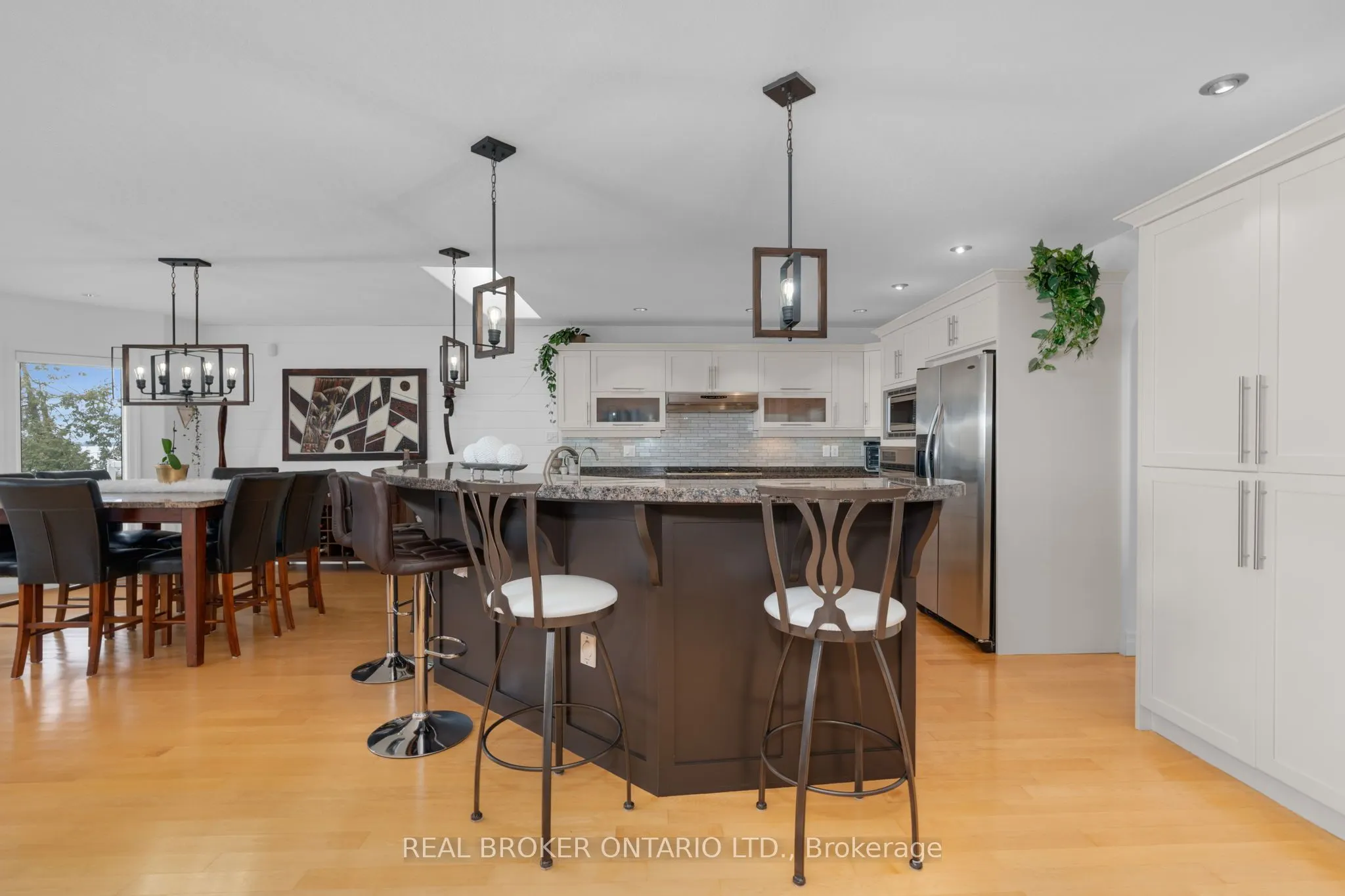 91 Lakeshore Road W