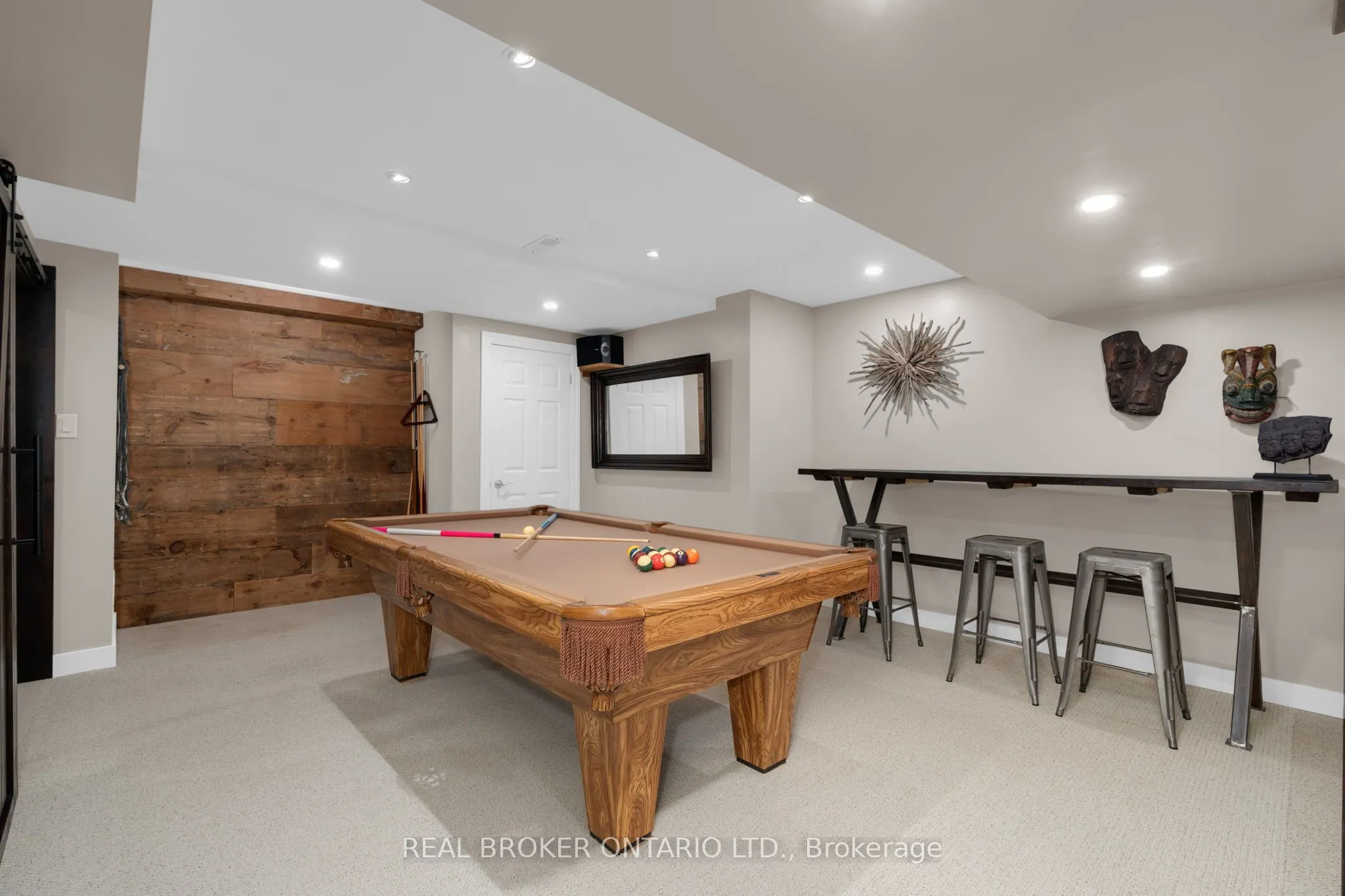 91 Lakeshore Road W