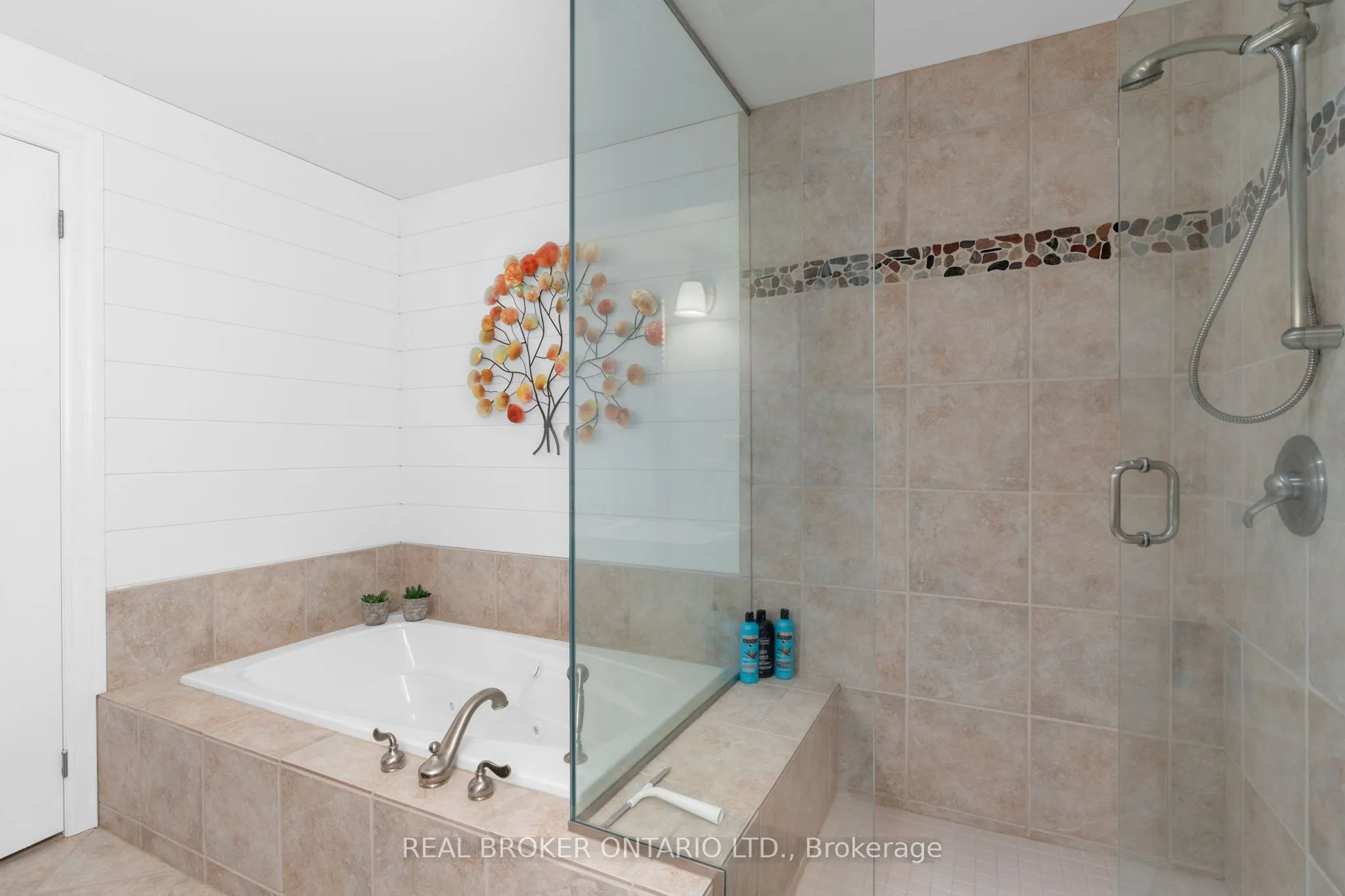 91 Lakeshore Road W