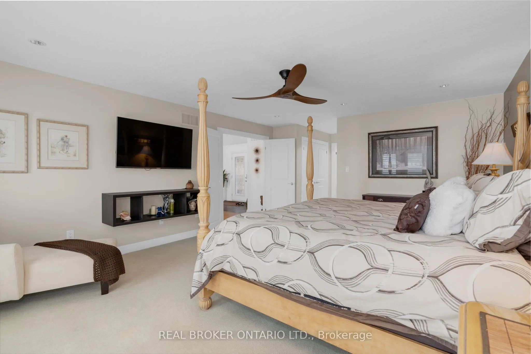 91 Lakeshore Road W