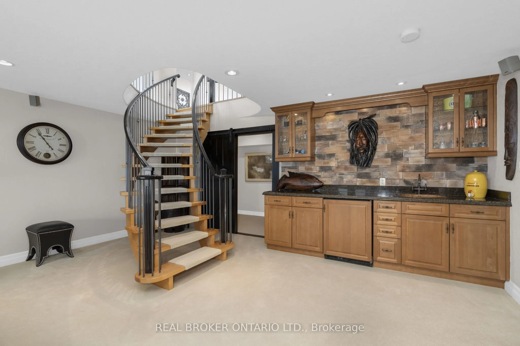 91 Lakeshore Road W