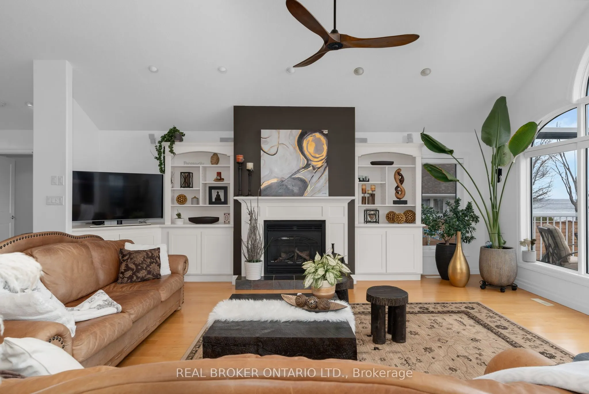 91 Lakeshore Road W