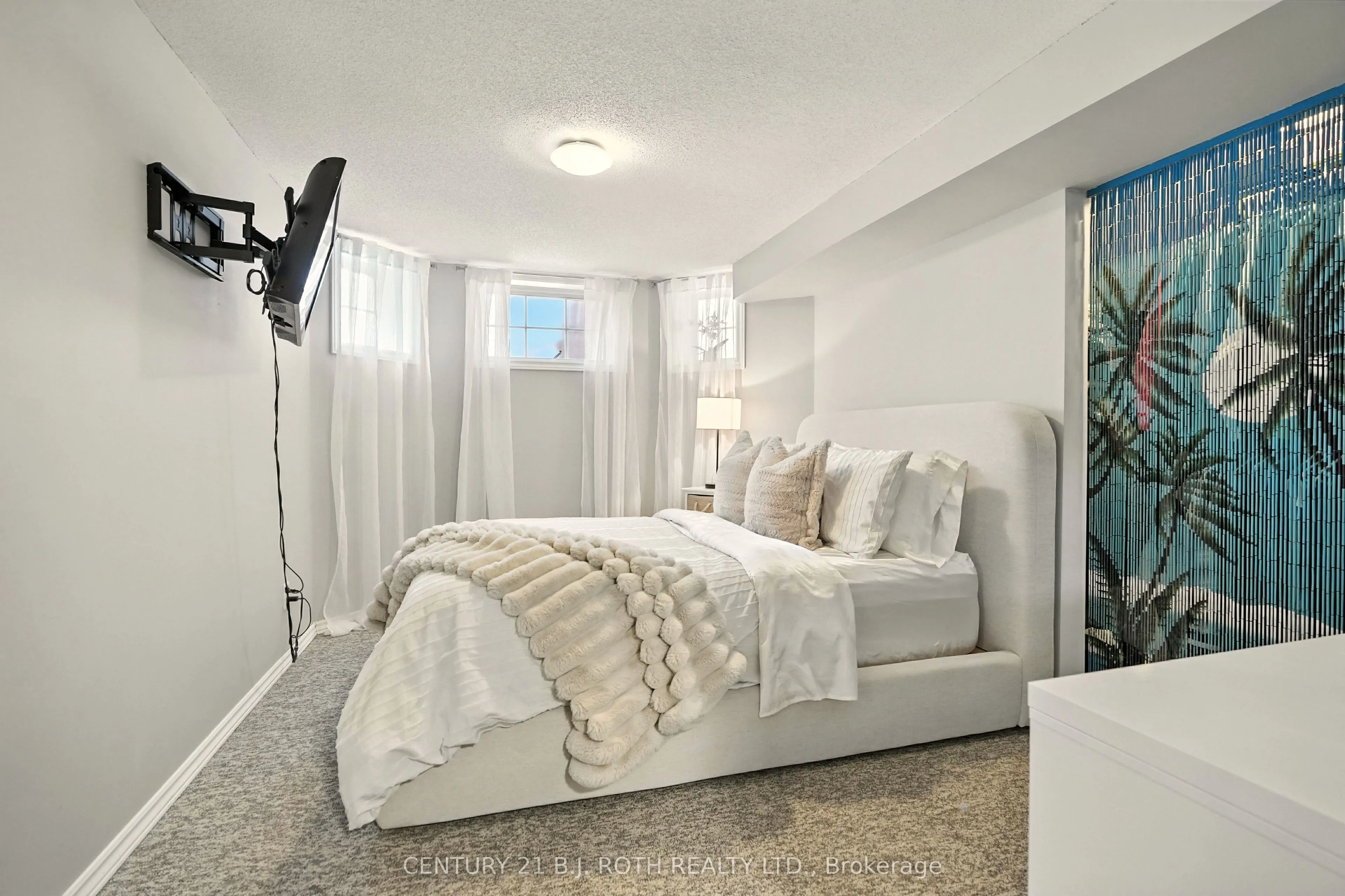 55 HOLLY MEADOW Road
