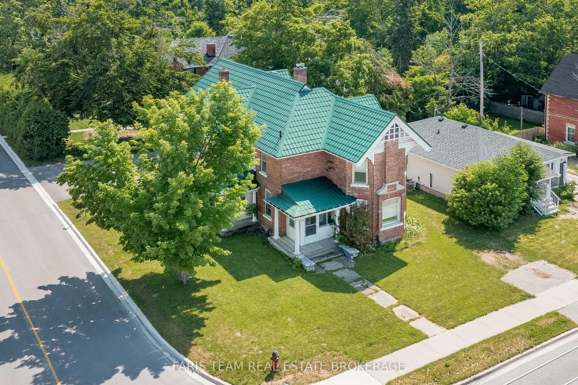 9 Borland Street E