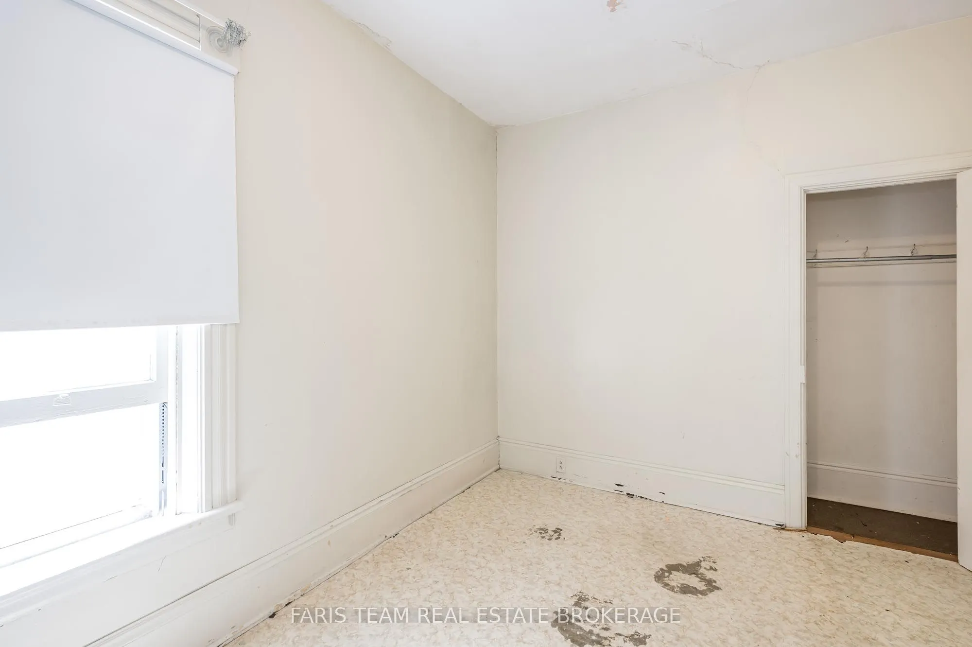 9 Borland Street E