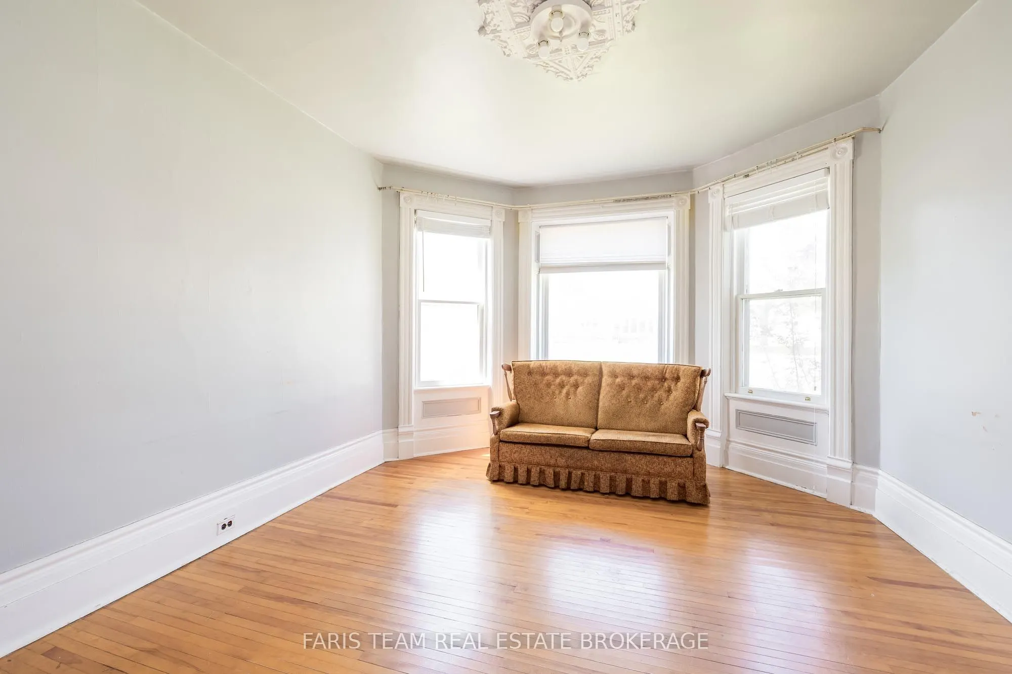 9 Borland Street E