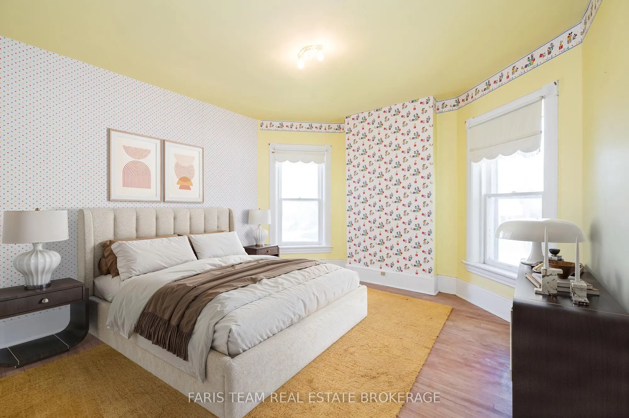 9 Borland Street E