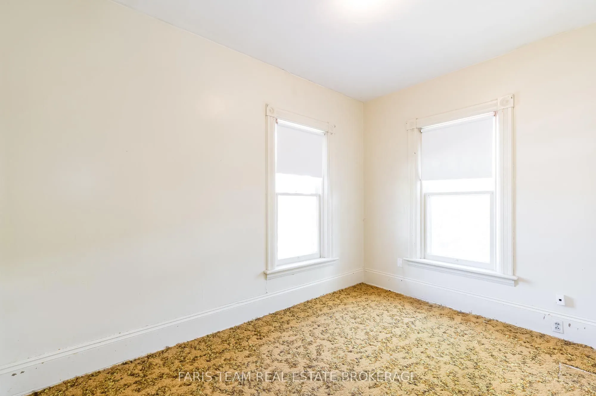9 Borland Street E