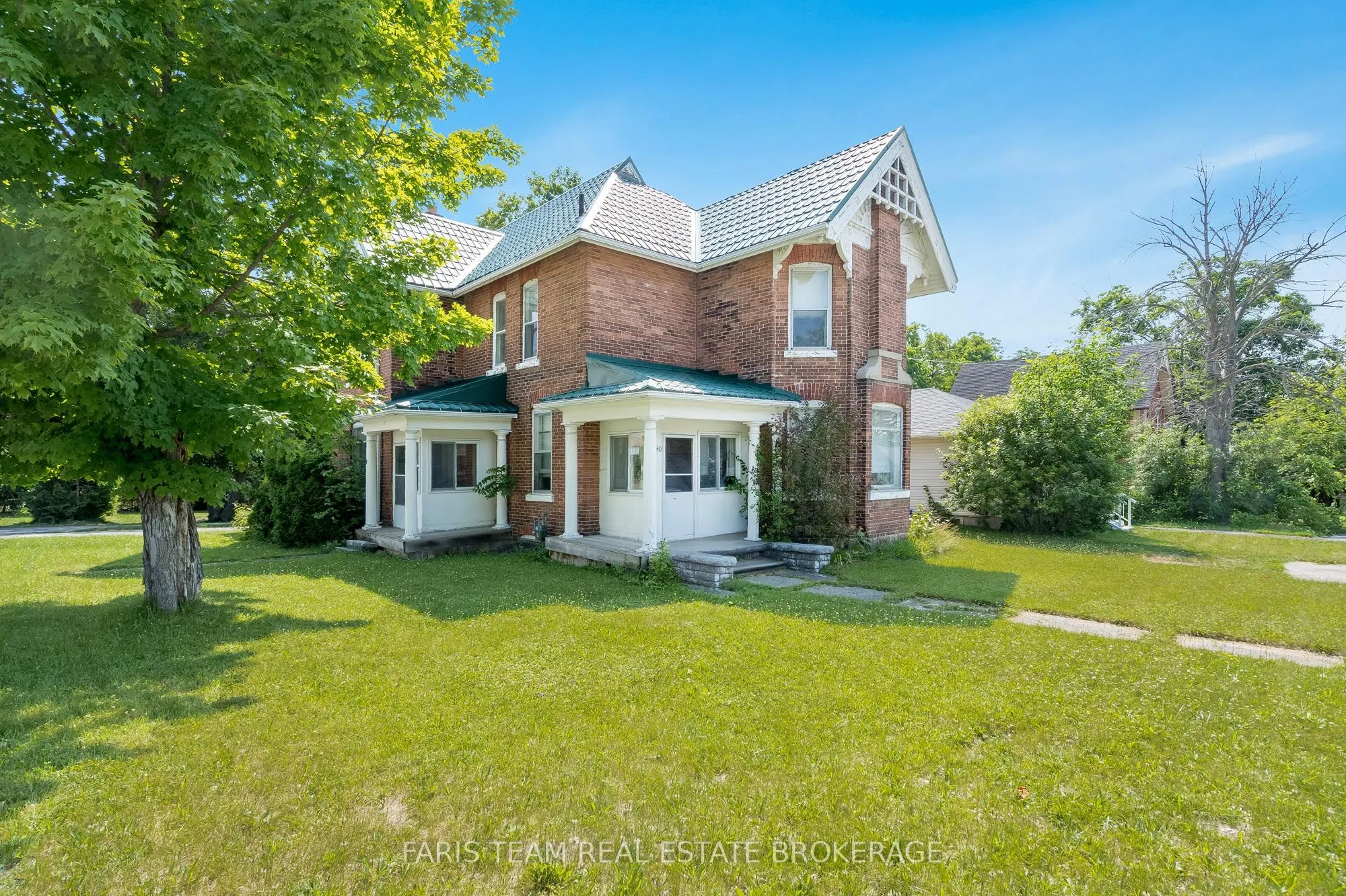 9 Borland Street E