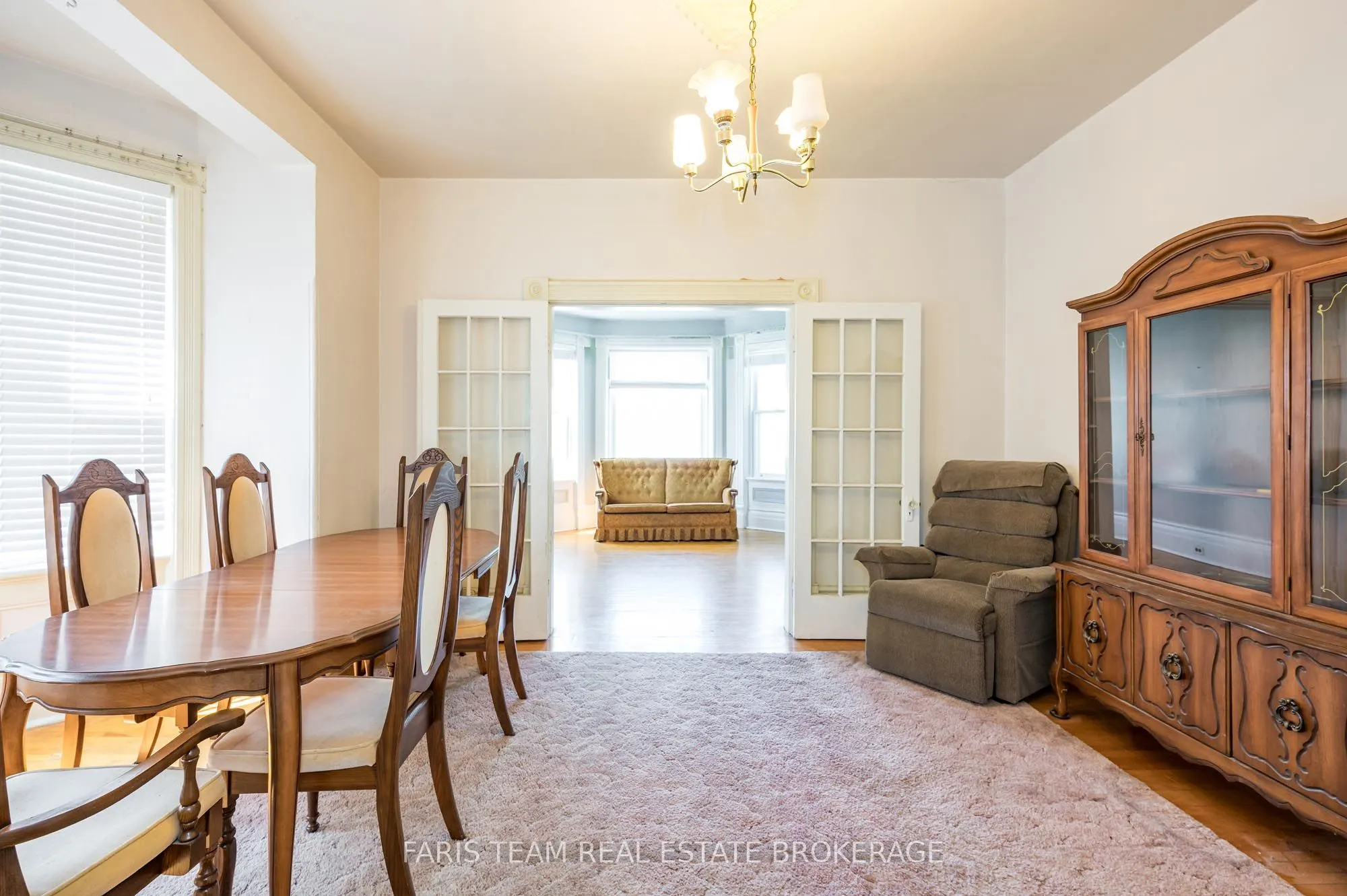 9 Borland Street E
