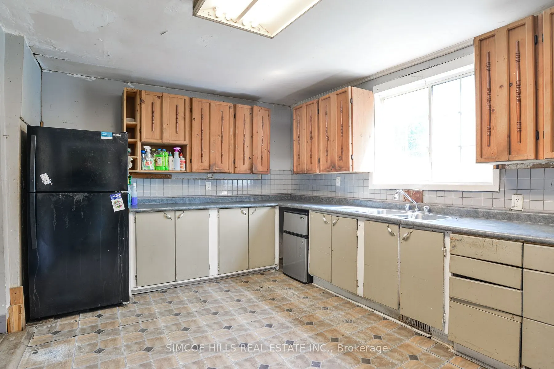236 Front Street S