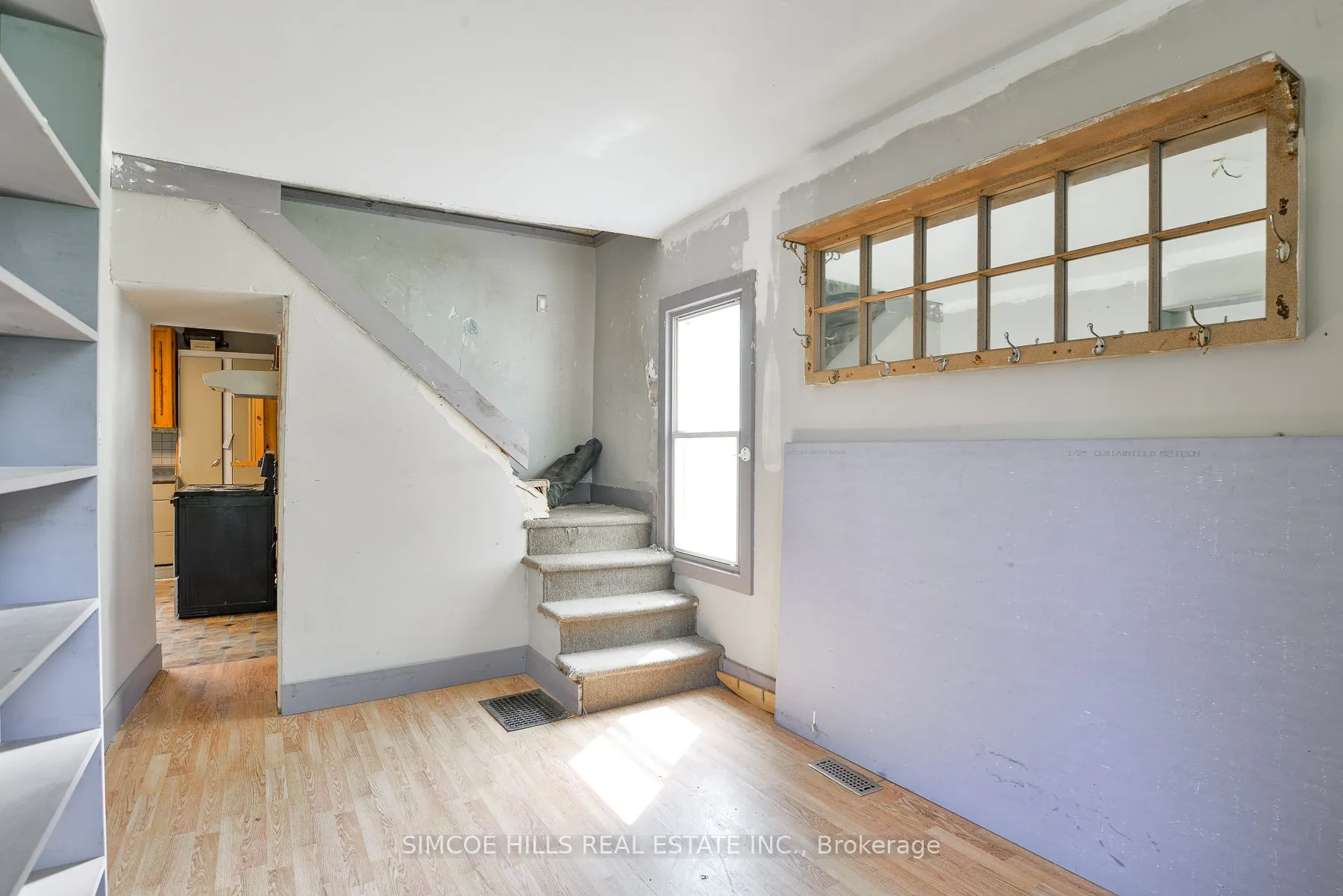 236 Front Street S