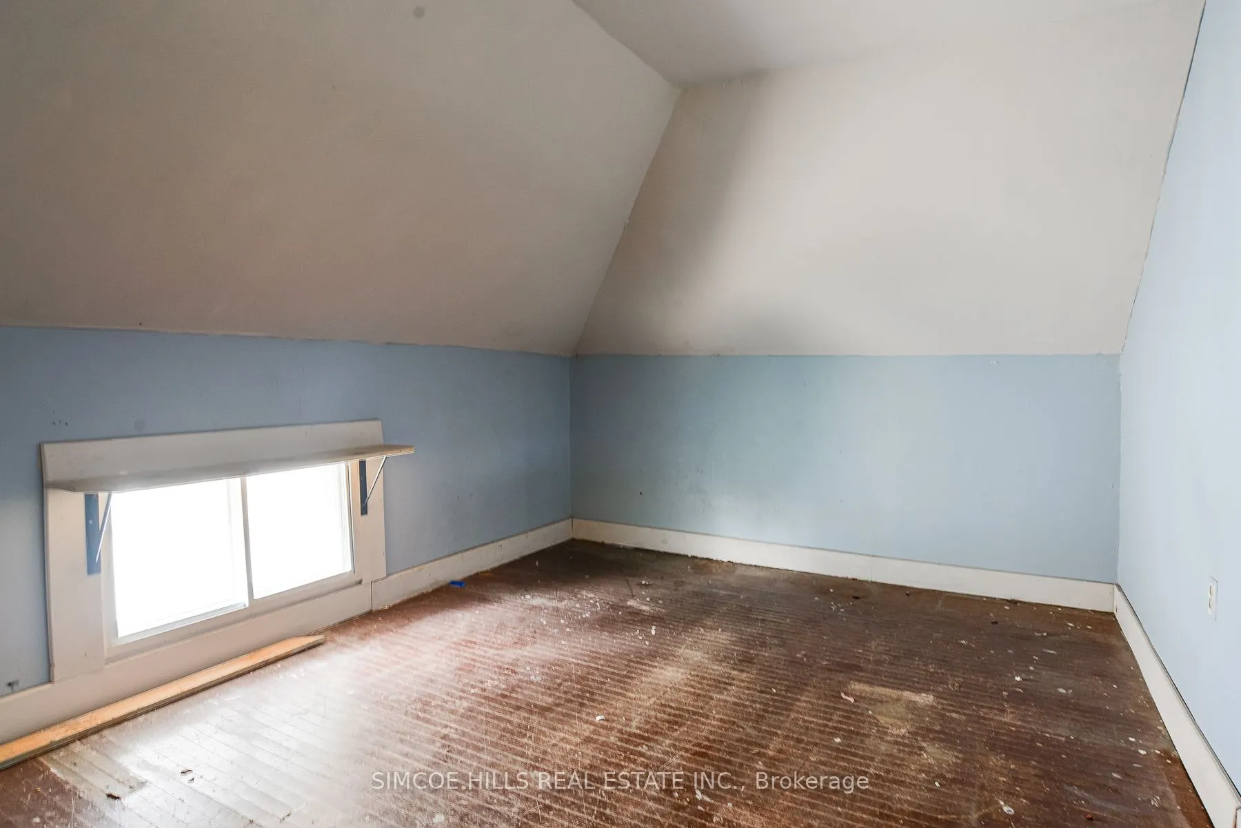 236 Front Street S