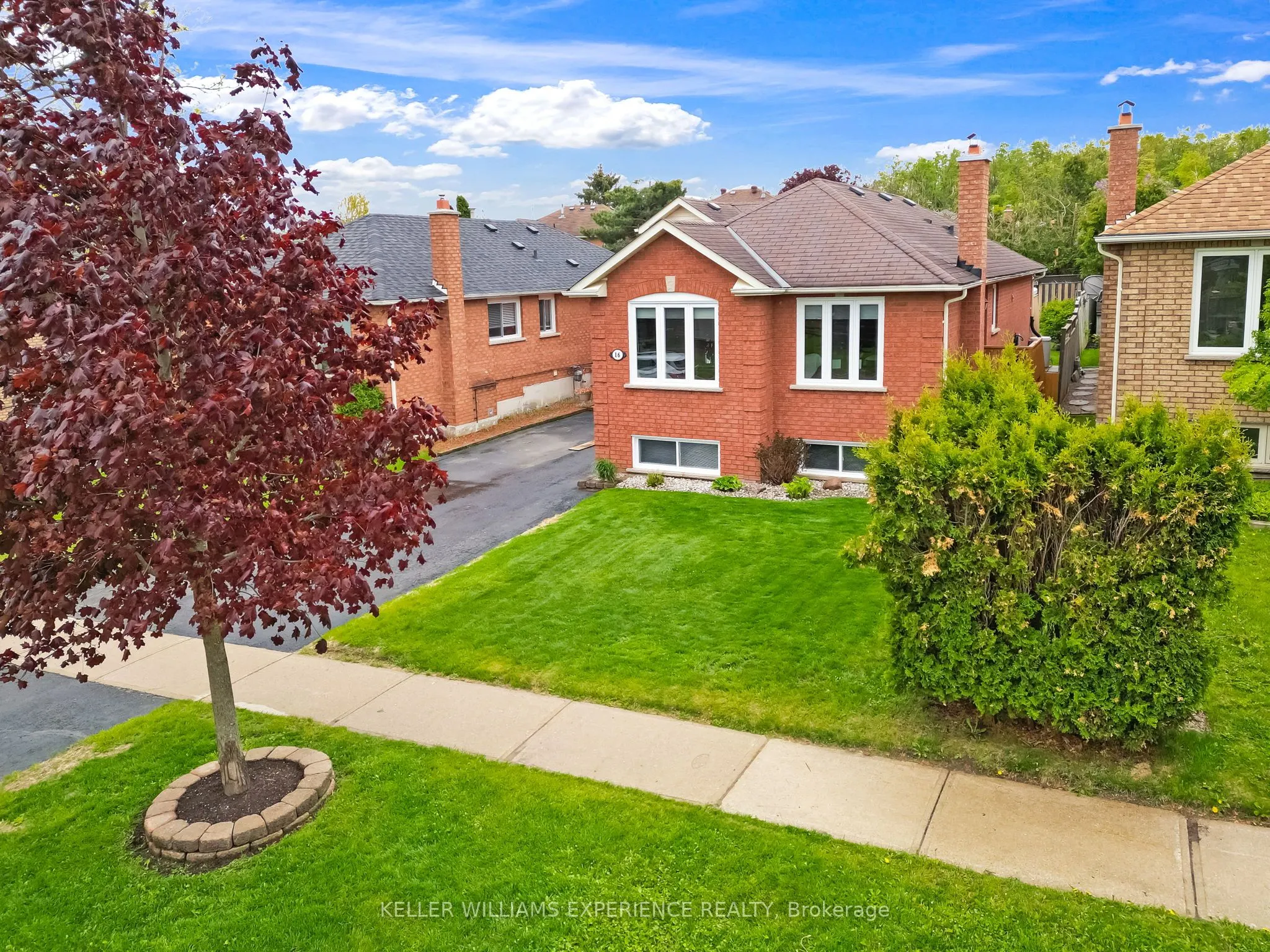 16 Balliston Road