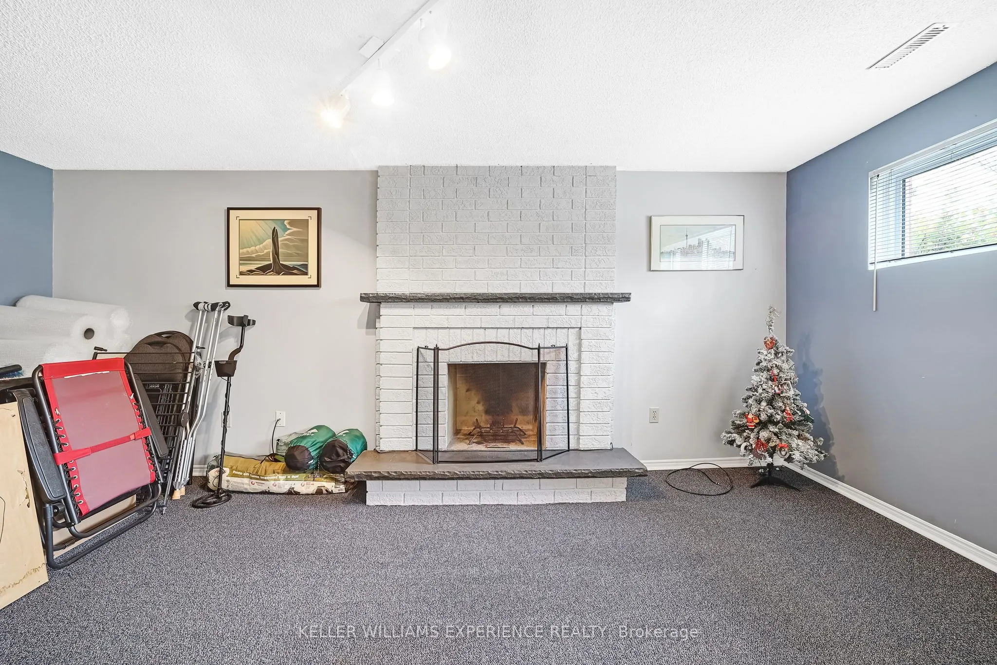 16 Balliston Road