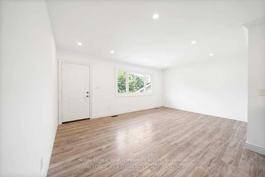 93 westmount Drive S, #upper