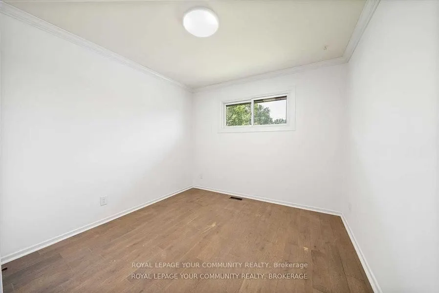 93 westmount Drive S, #upper