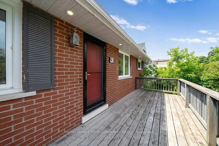 93 westmount Drive S, #upper