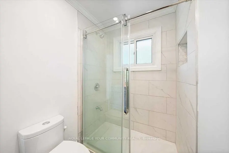 93 westmount Drive S, #upper