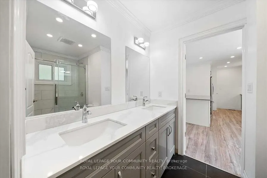 93 westmount Drive S, #upper