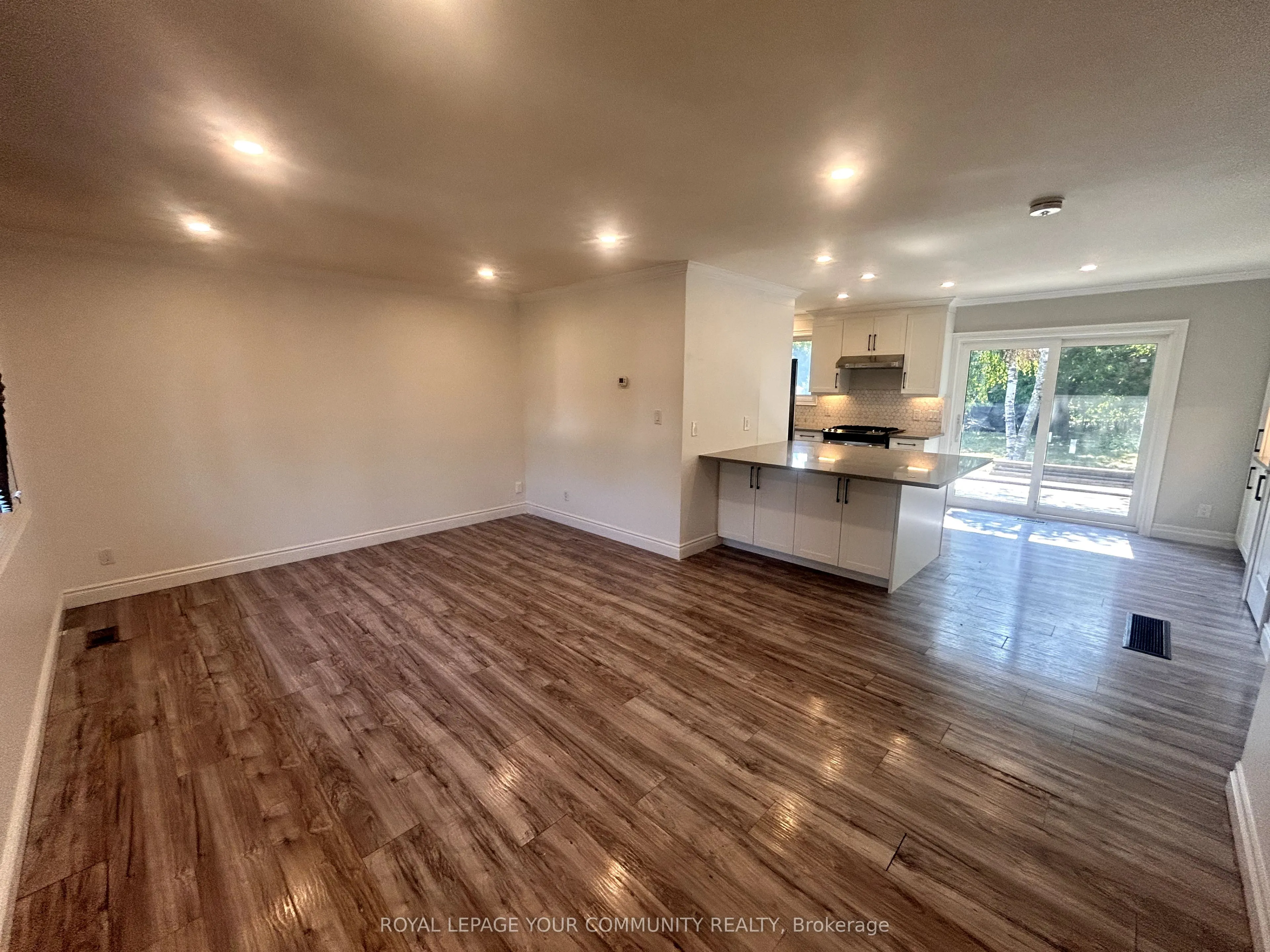 93 westmount Drive S, #upper