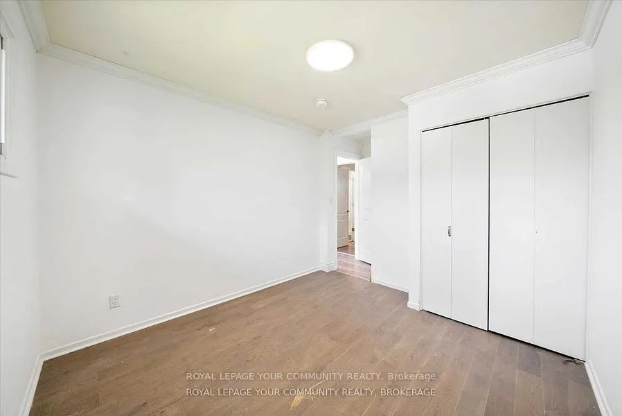 93 westmount Drive S, #upper