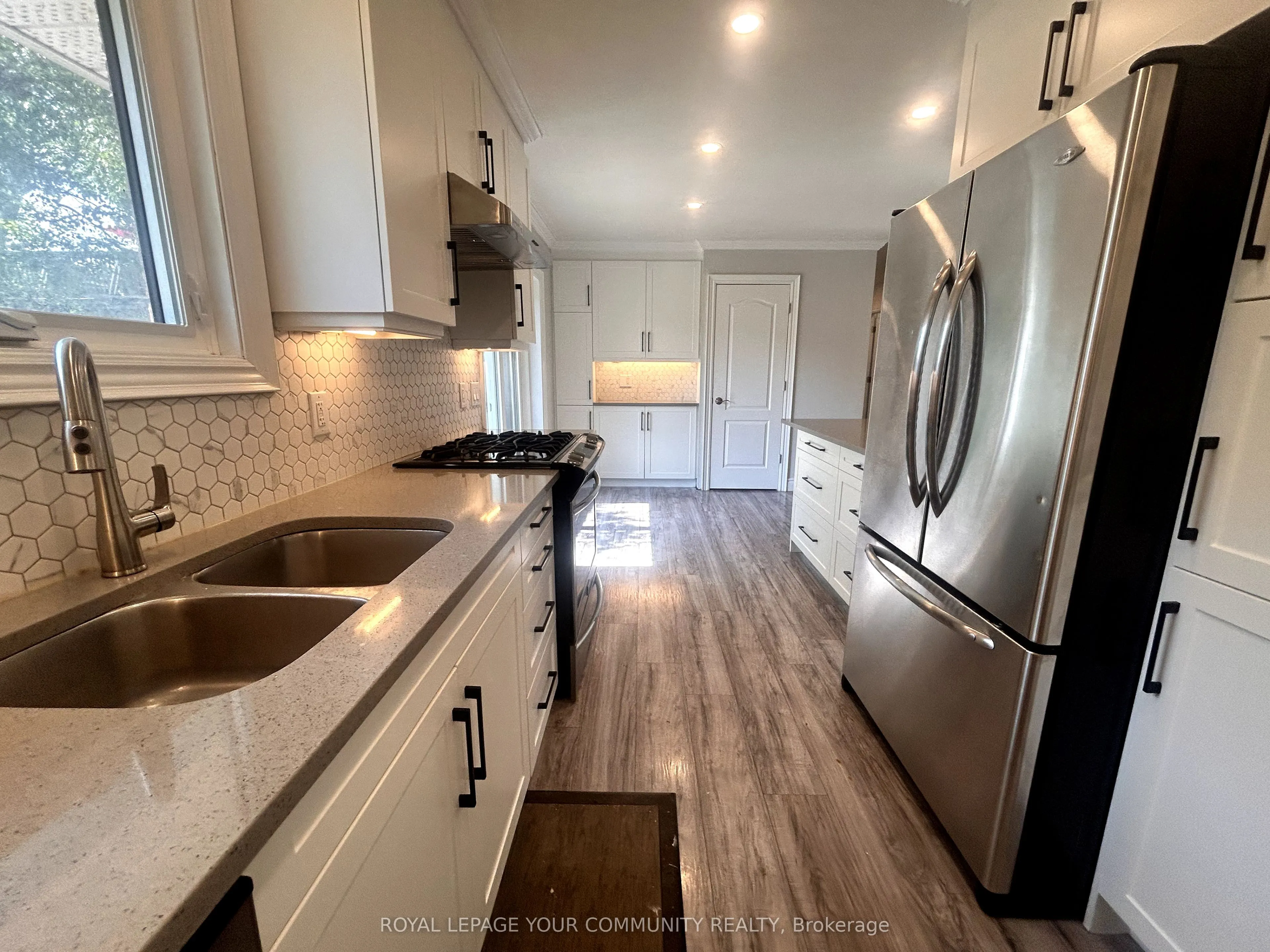 93 westmount Drive S, #upper