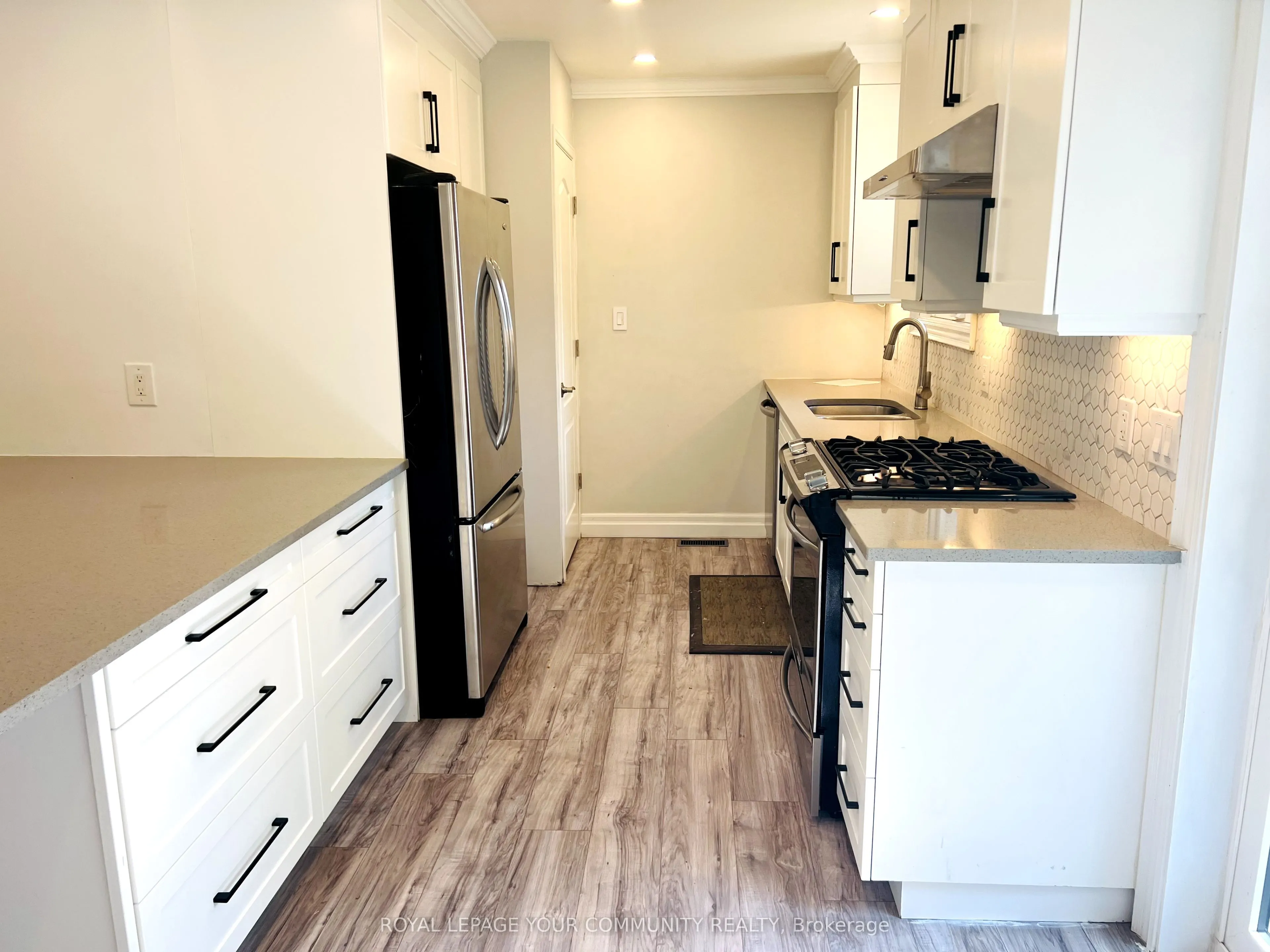93 westmount Drive S, #upper