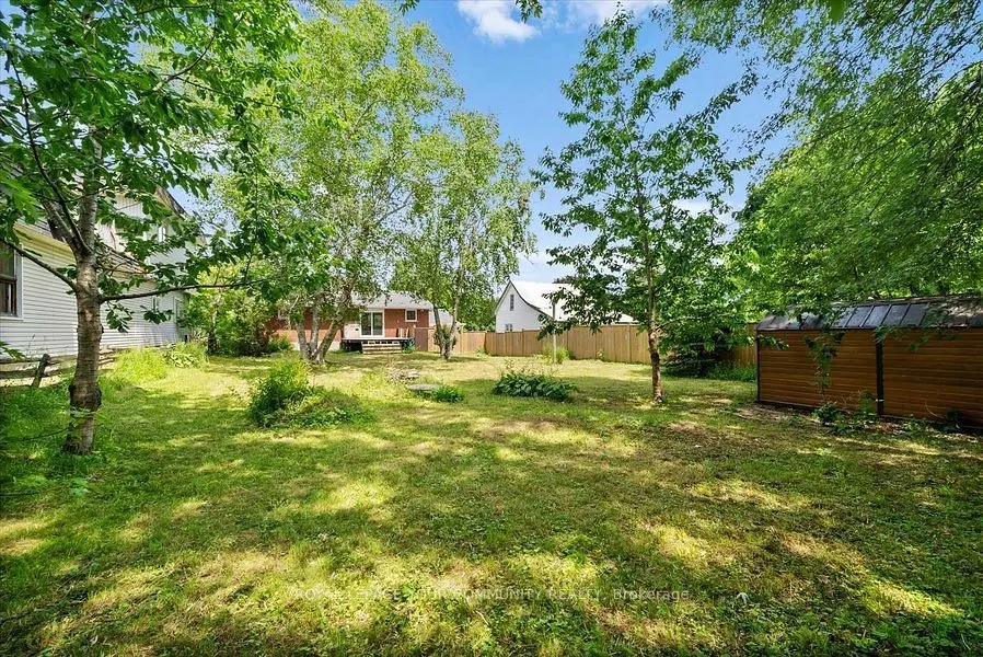 93 westmount Drive S, #upper
