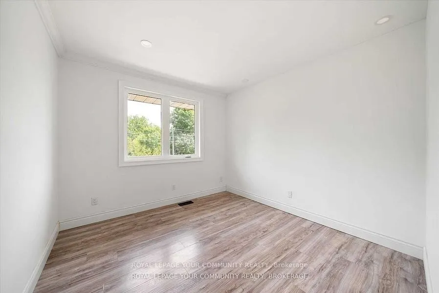 93 westmount Drive S, #upper