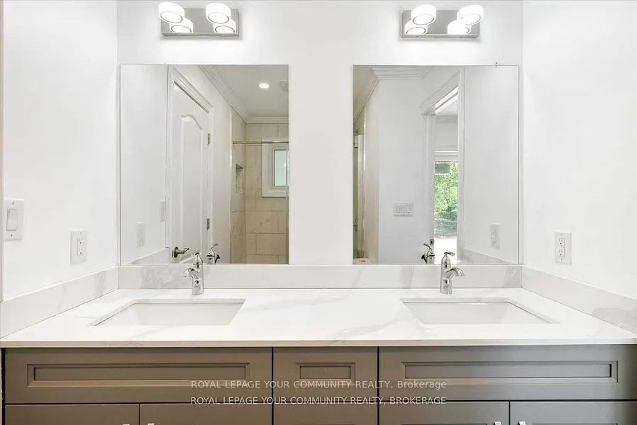 93 westmount Drive S, #upper